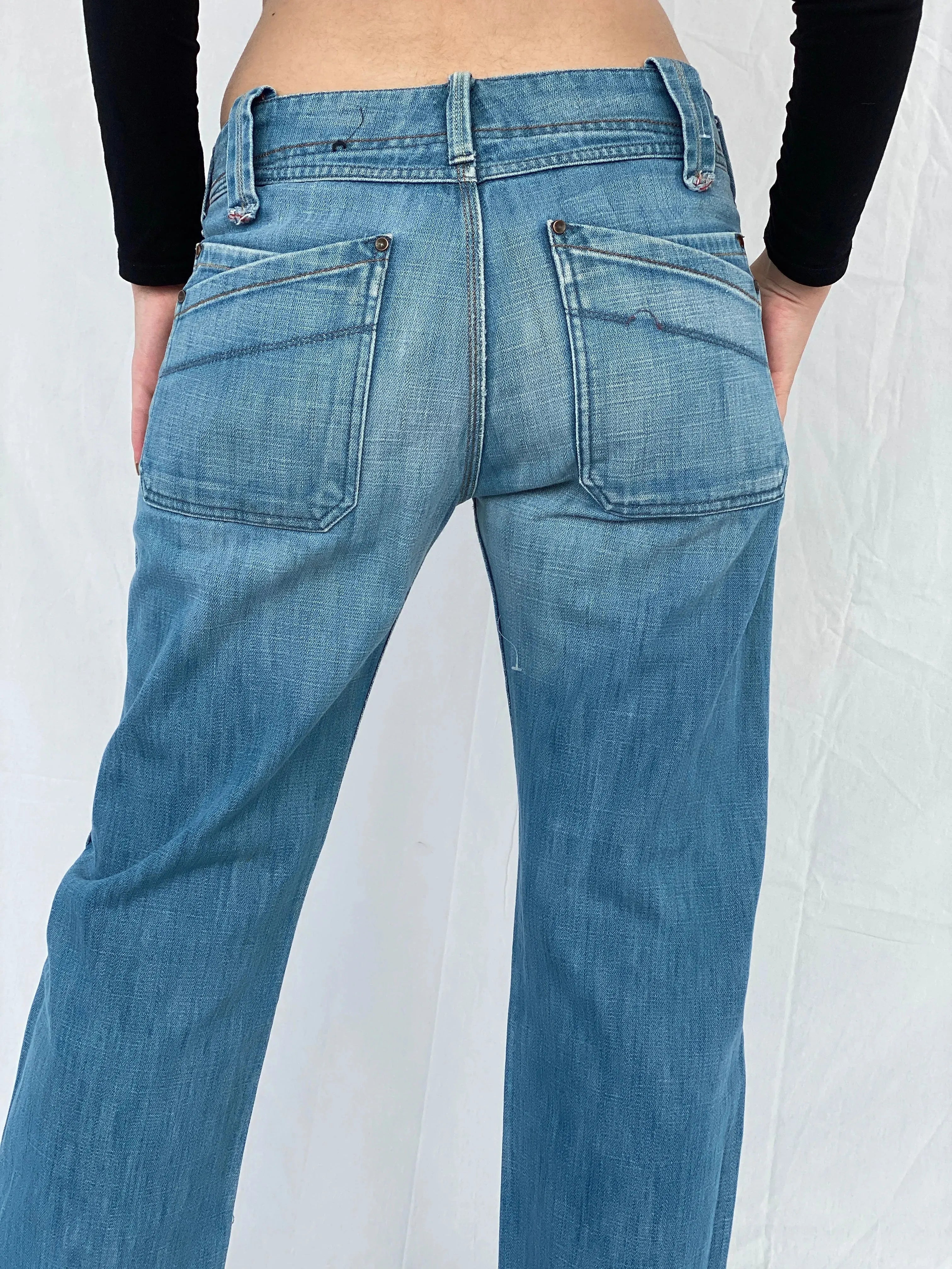 00s Diesel Industry Denim Division Women’s Light Wash Straight Cut Low Rise Jeans - 40EUR - Balagan Vintage Jeans 00s, 90s, Ayah, Deals, denim, Diesel, flare jeans, jeans