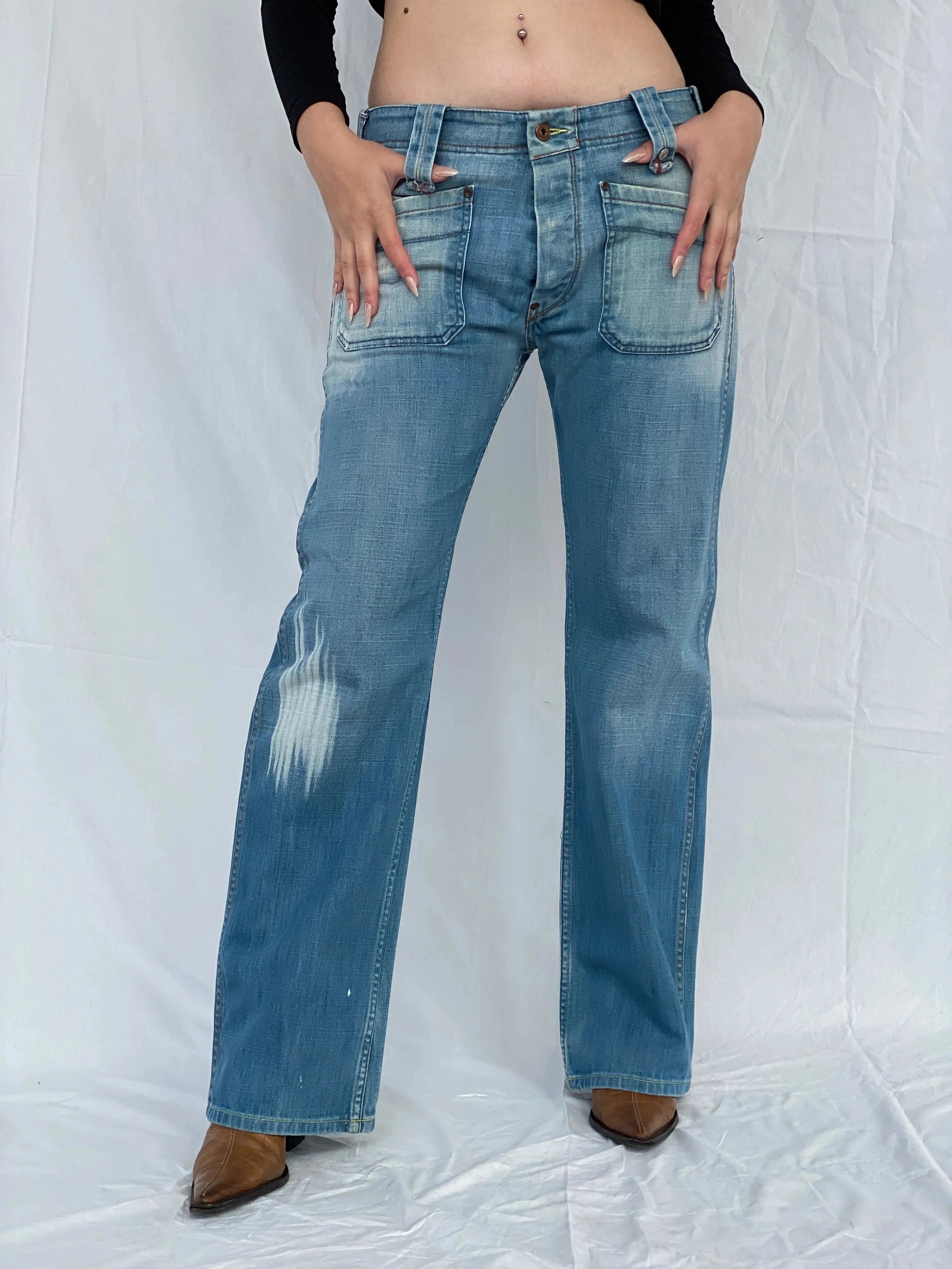00s Diesel Industry Denim Division Women’s Light Wash Straight Cut Low Rise Jeans - 40EUR - Balagan Vintage Jeans 00s, 90s, Ayah, Deals, denim, Diesel, flare jeans, jeans