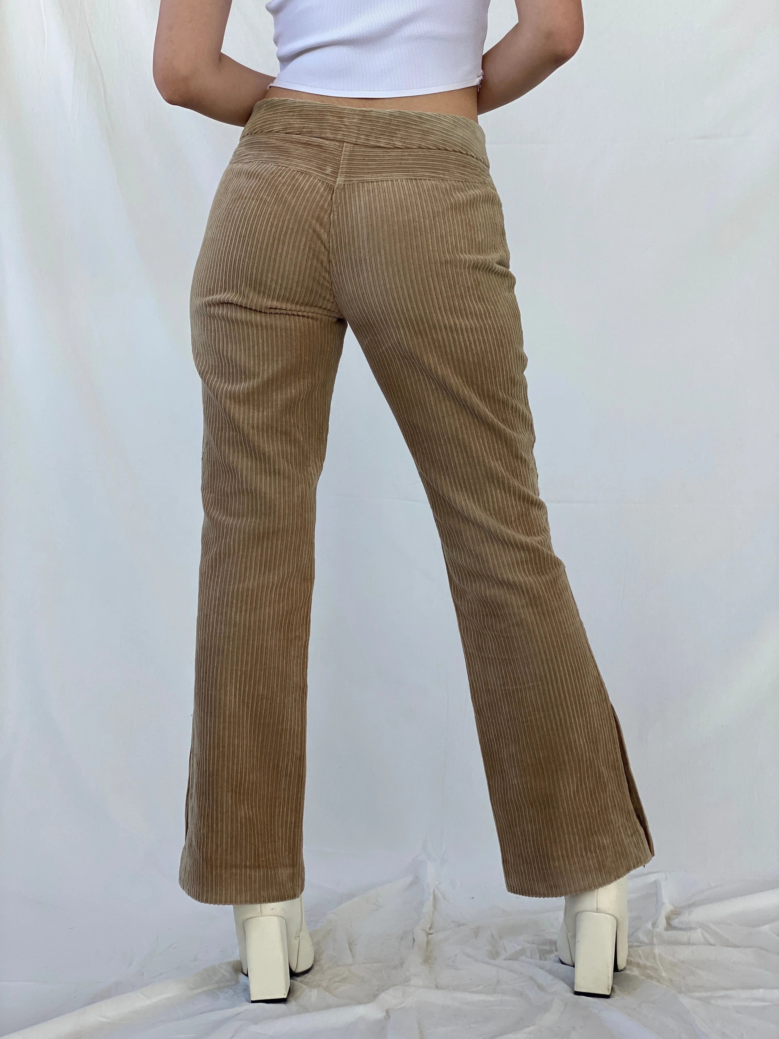 00s LAUNDRY by Shelli Segal Beige Corduroy Mid Rise Flare Pants - 38EUR - Balagan Vintage Corduroy Pants 00s, Ayah, corduroy pants, winter