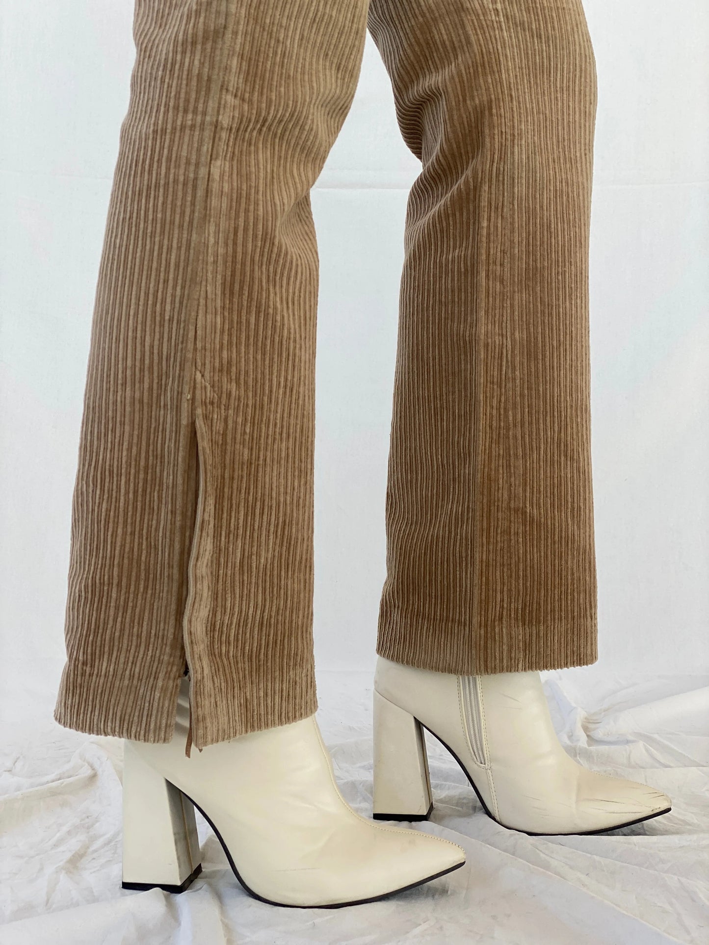 00s LAUNDRY by Shelli Segal Beige Corduroy Mid Rise Flare Pants - 38EUR - Balagan Vintage Corduroy Pants 00s, Ayah, corduroy pants, winter