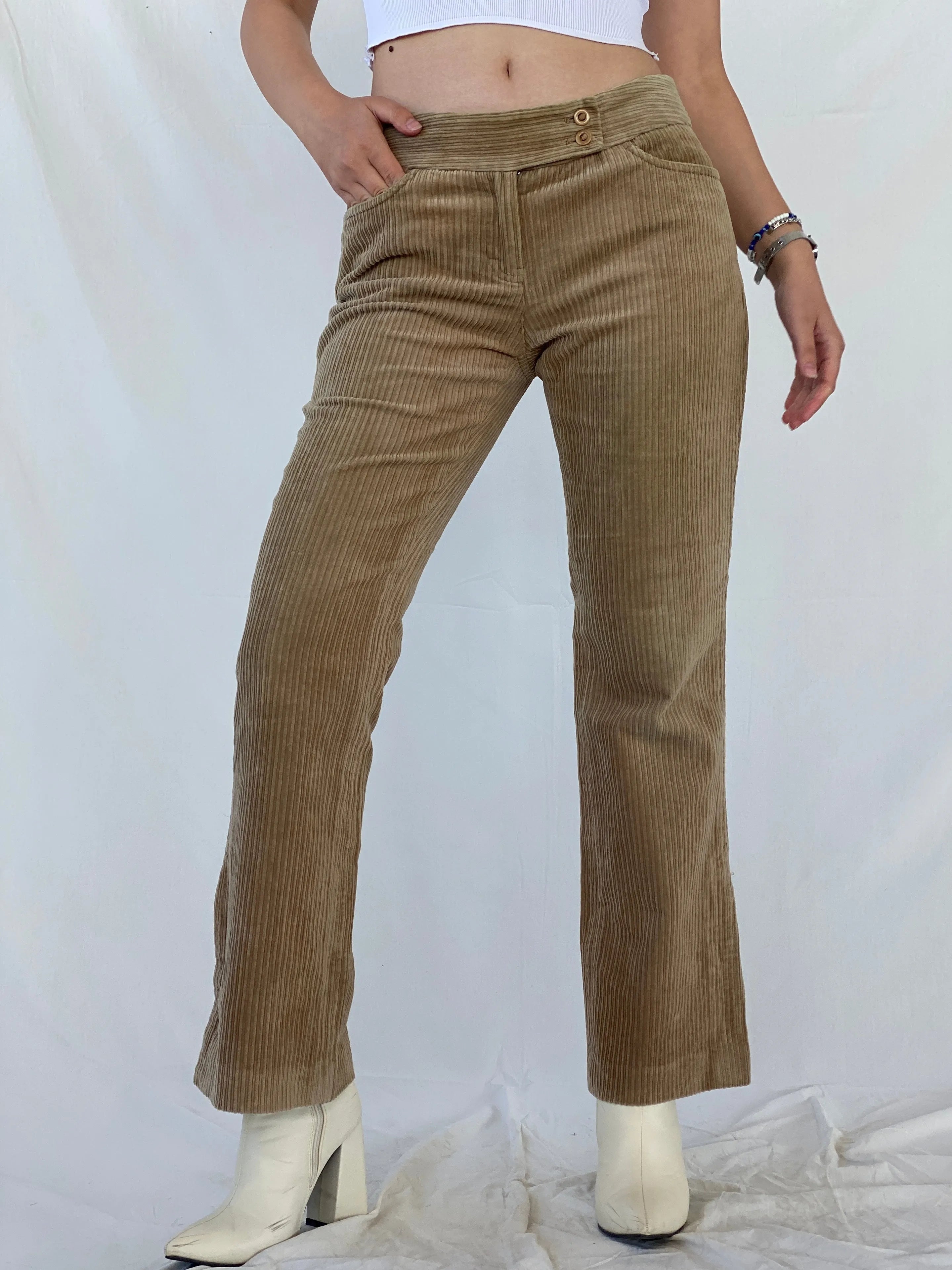 00s LAUNDRY by Shelli Segal Beige Corduroy Mid Rise Flare Pants - 38EUR - Balagan Vintage Corduroy Pants 00s, Ayah, corduroy pants, winter