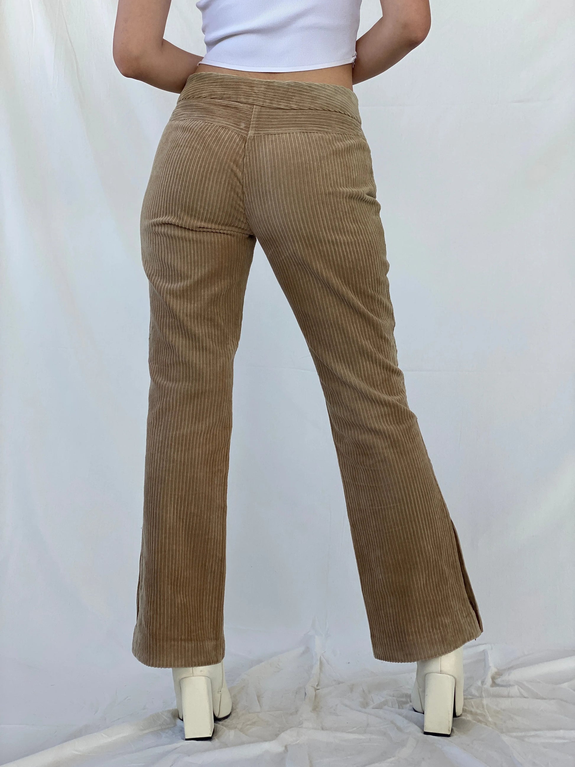 00s LAUNDRY by Shelli Segal Beige Corduroy Mid Rise Flare Pants - 38EUR - Balagan Vintage Corduroy Pants 00s, Ayah, corduroy pants, winter