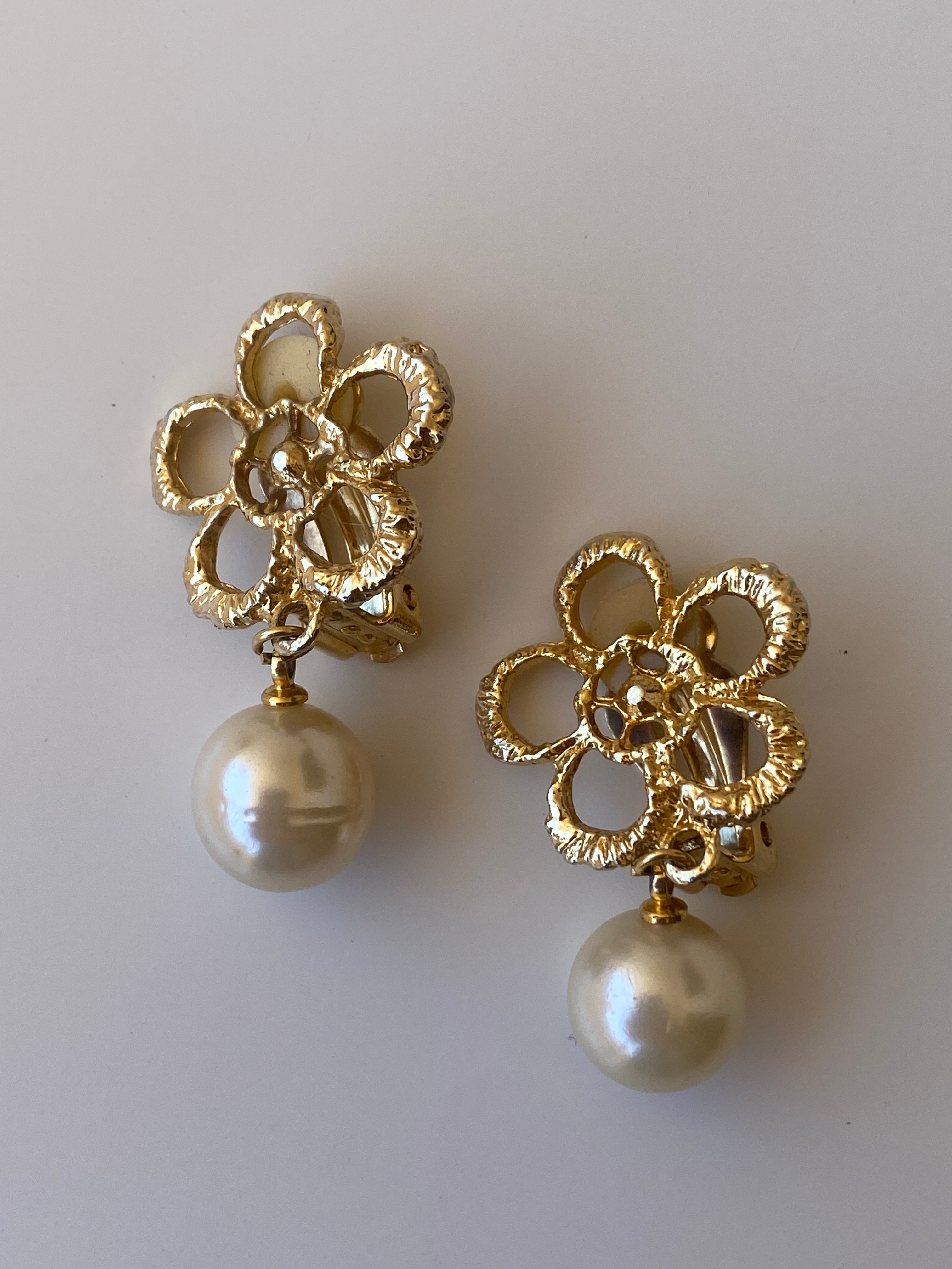 Vintage Gold Tone Floral Faux Pearl Drop Clip-On Earrings Romantic Statement Jewelry