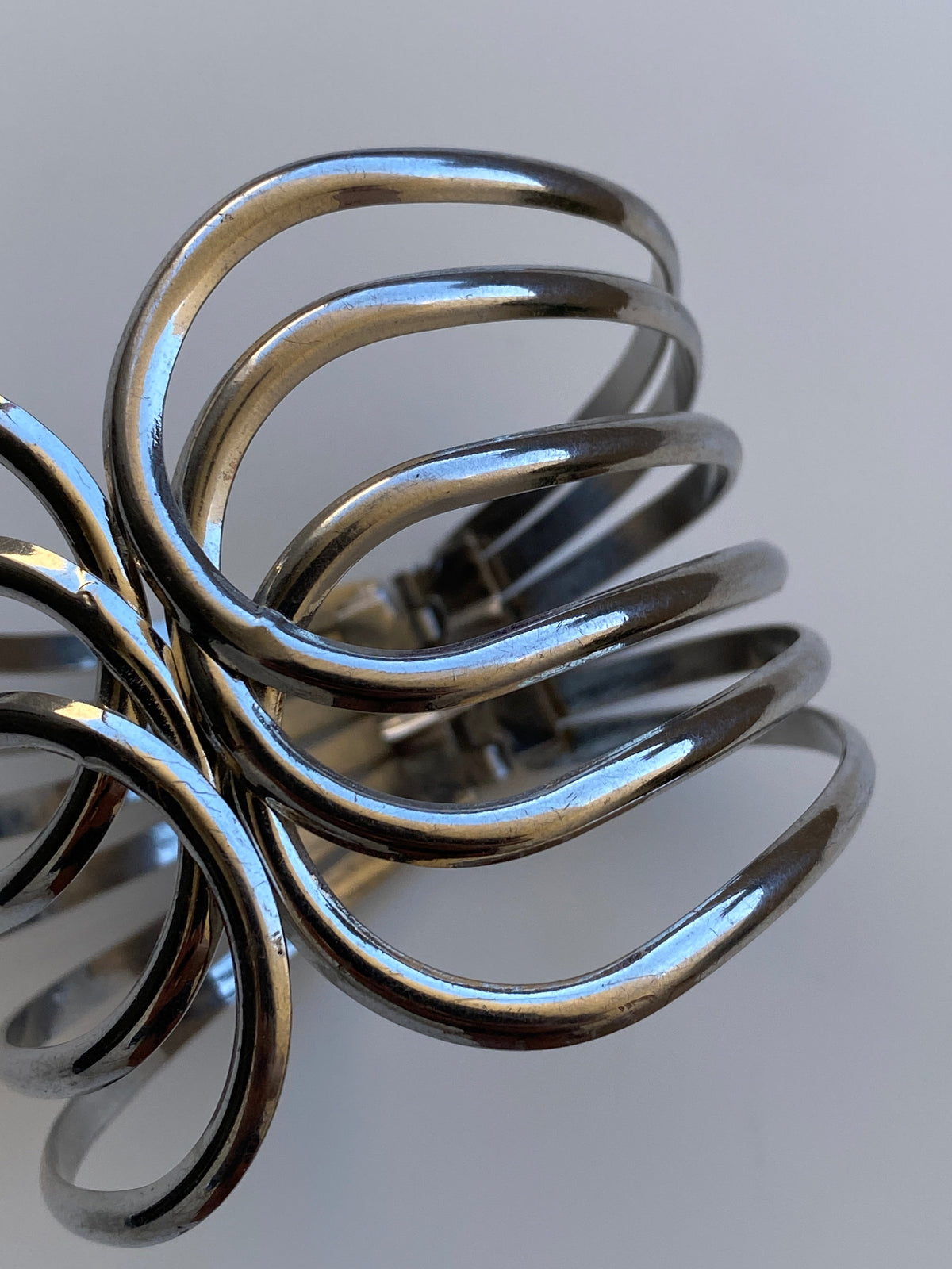 Vintage 80s Silver-Tone Sculptural Wave Hinged Statement Cuff Bracelet