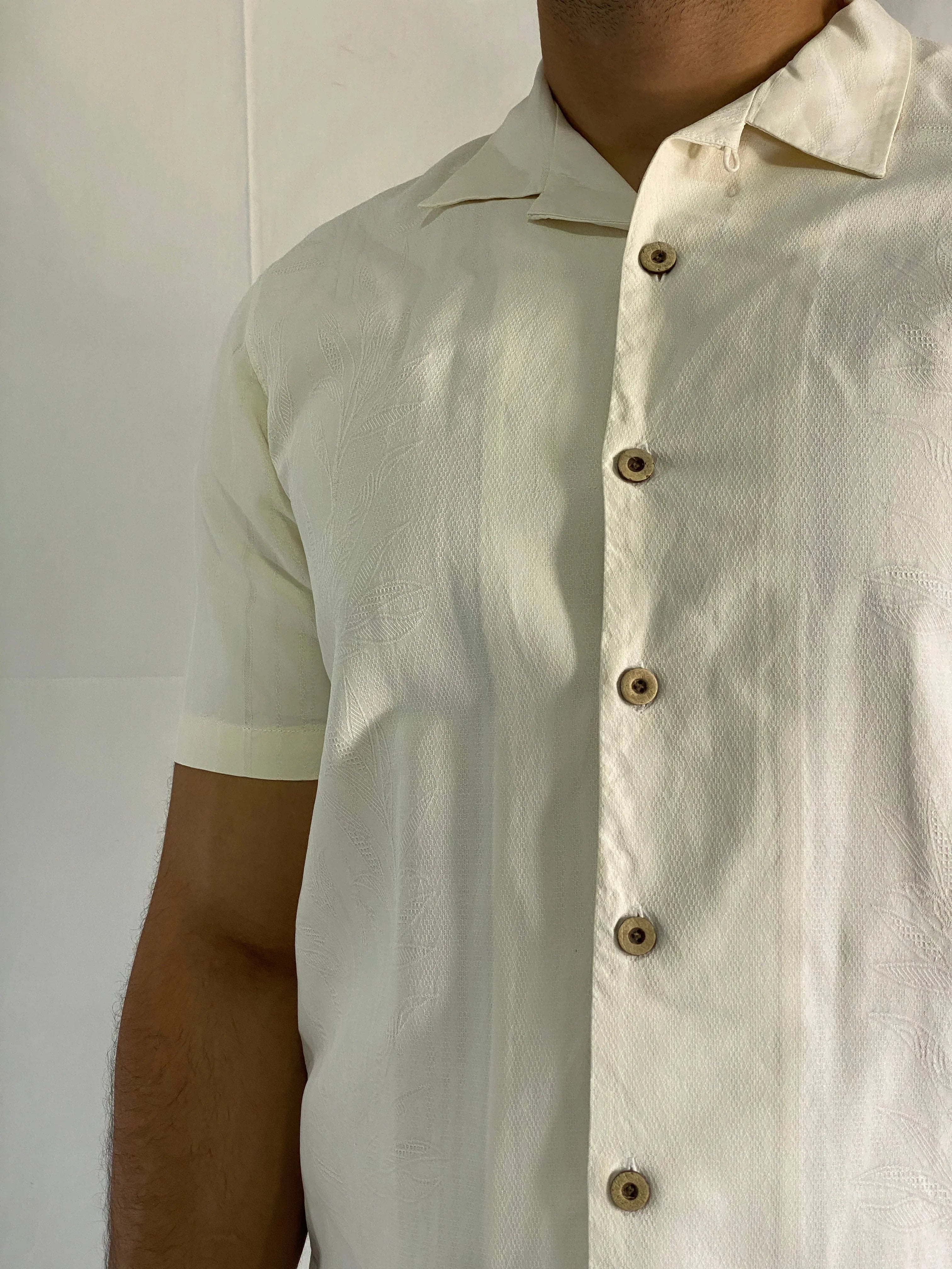 Vintage Tommy Bahama 100% Silk Cream Short Sleeve Jacquard Palm Print Shirt - M