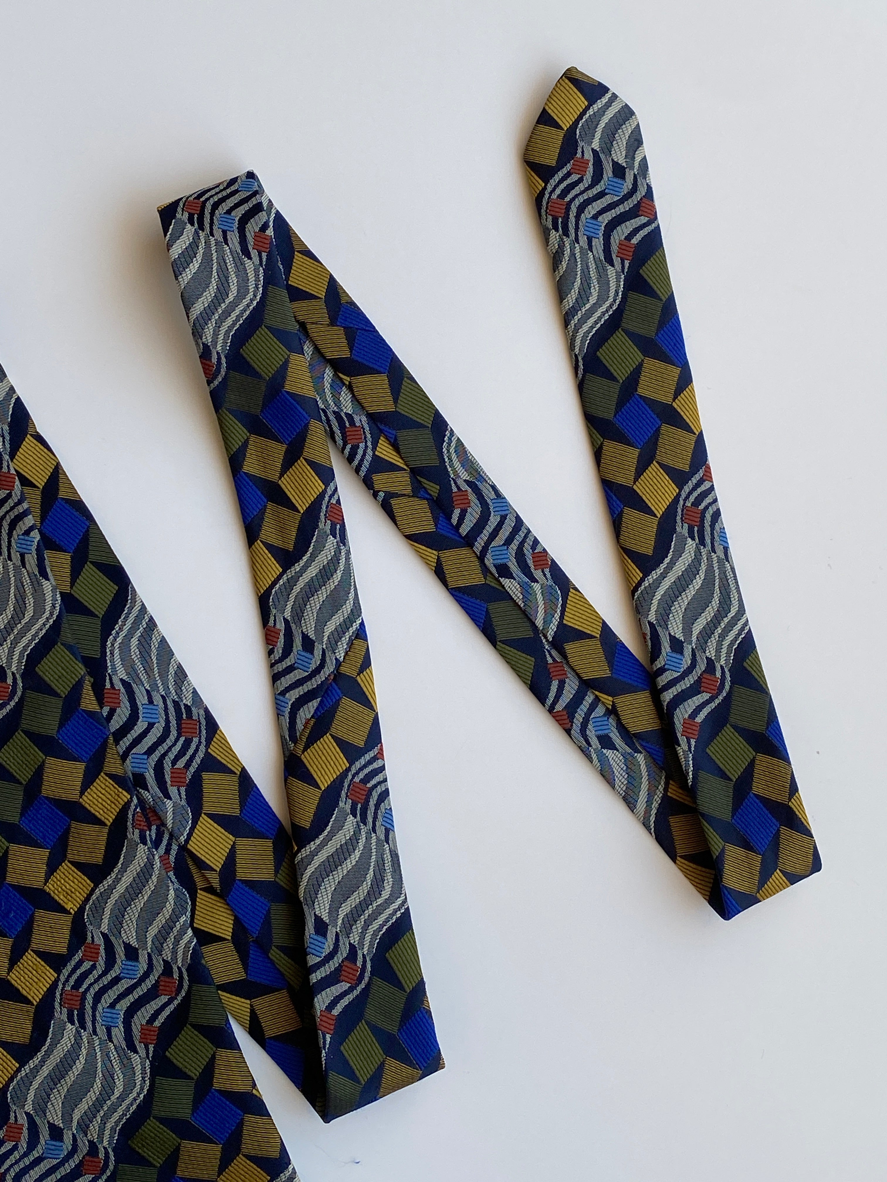 Vintage 1990s T Fashion Navy Multicolor Geometric Pattern Polyester Necktie