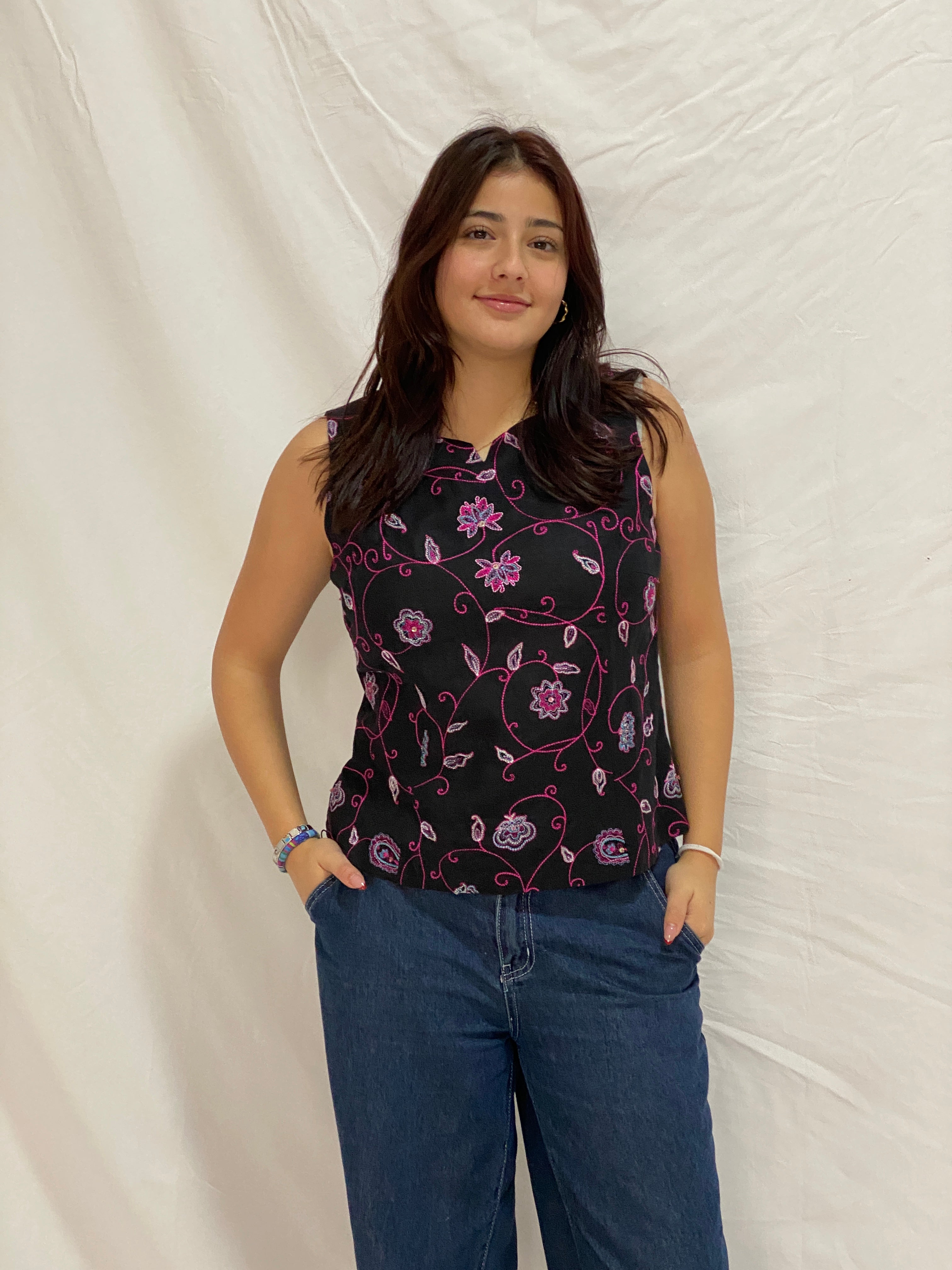 Vintage DUÉ per DUÉ Collection Black Embroidered Linen Sleeveless Top – M