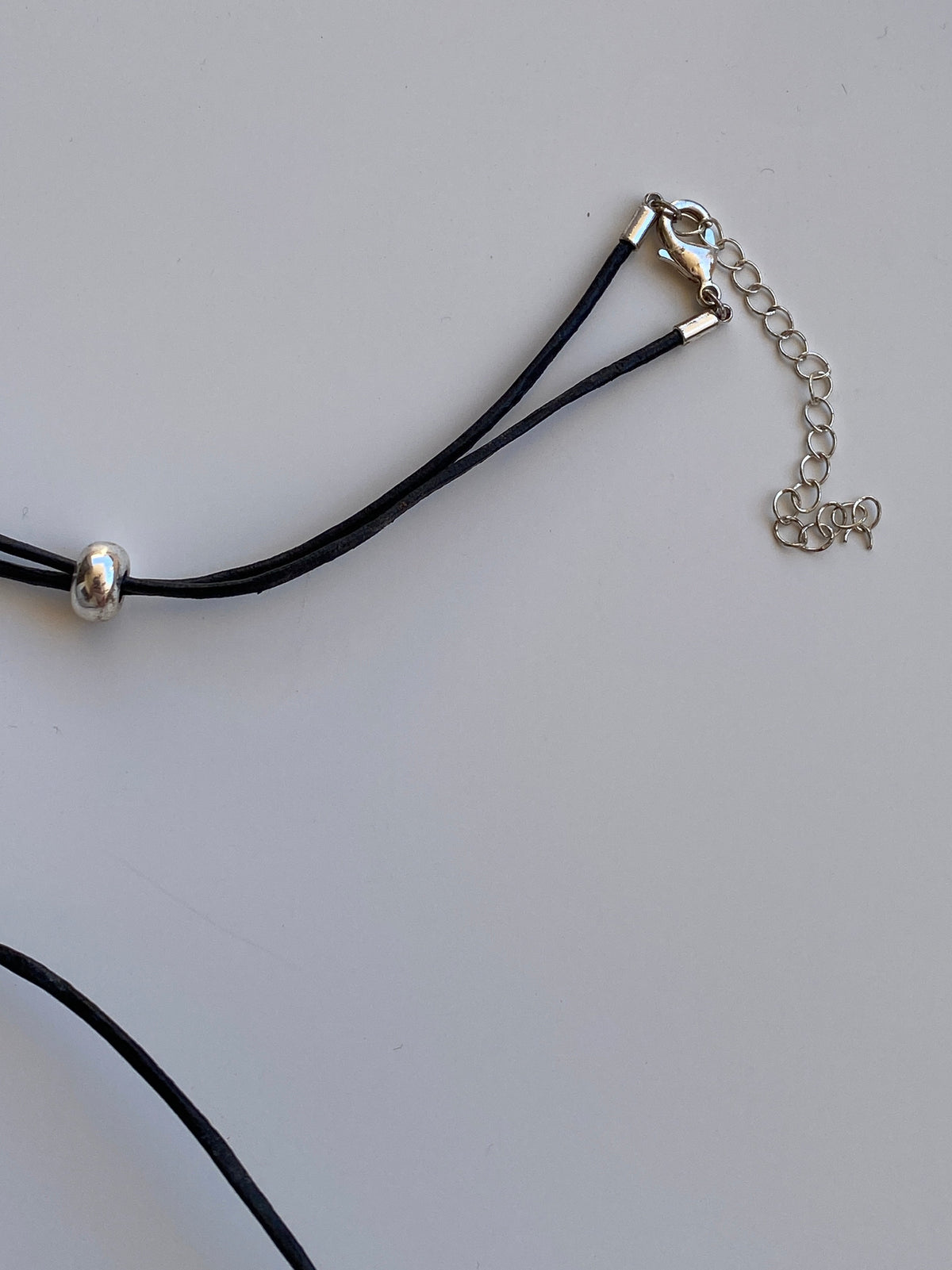 Vintage Y2K Silver-Tone Hammered Disc Pendant Black Cord Statement Necklace