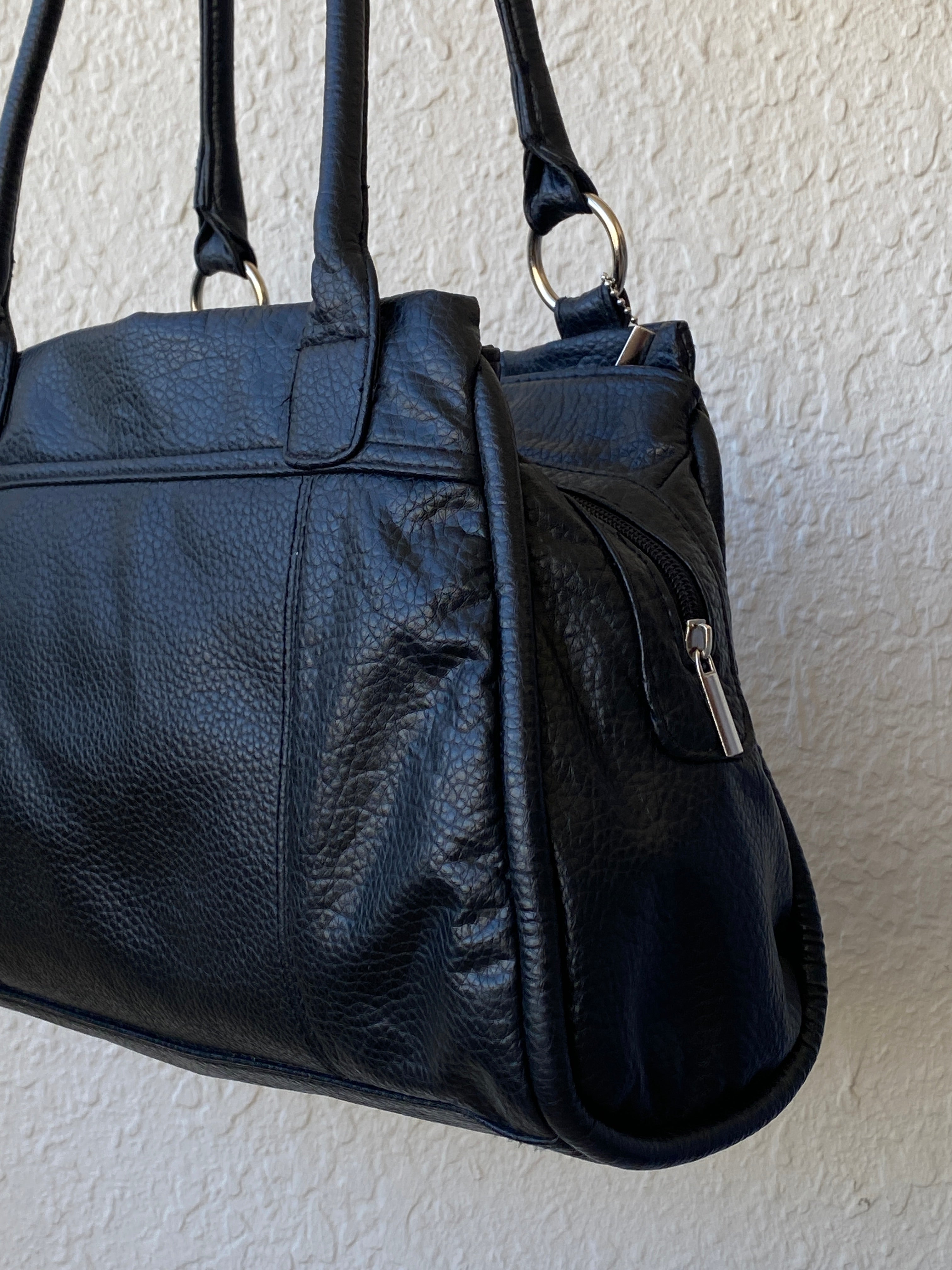 Black Genuine Leather Shoulder Bag – Spacious Everyday Tote with Multiple Pockets