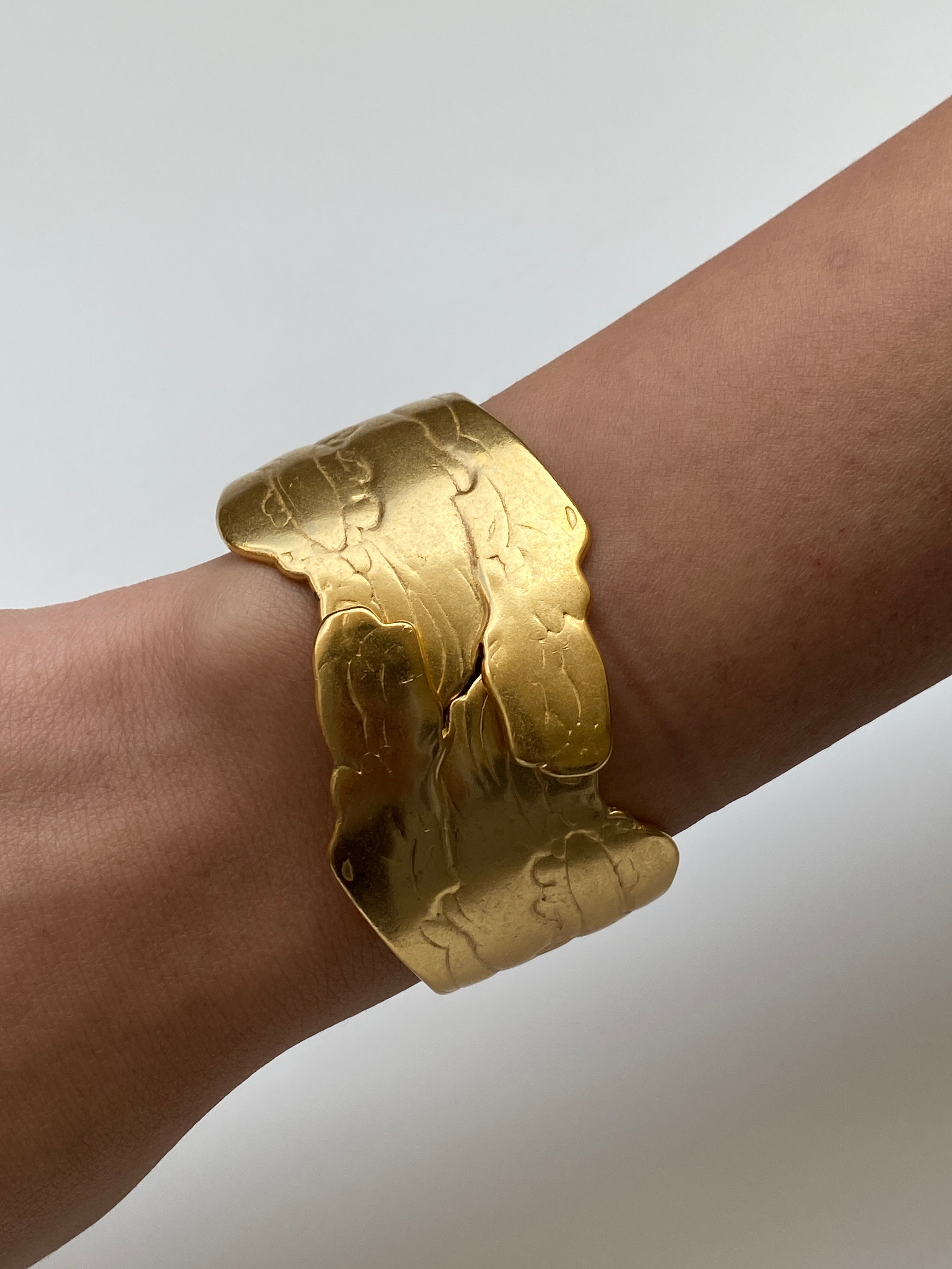 Rare Collectable Vintage Trifari Kunio Matsumoto Gold-Tone Sculptural Hinged Cuff Bracelet