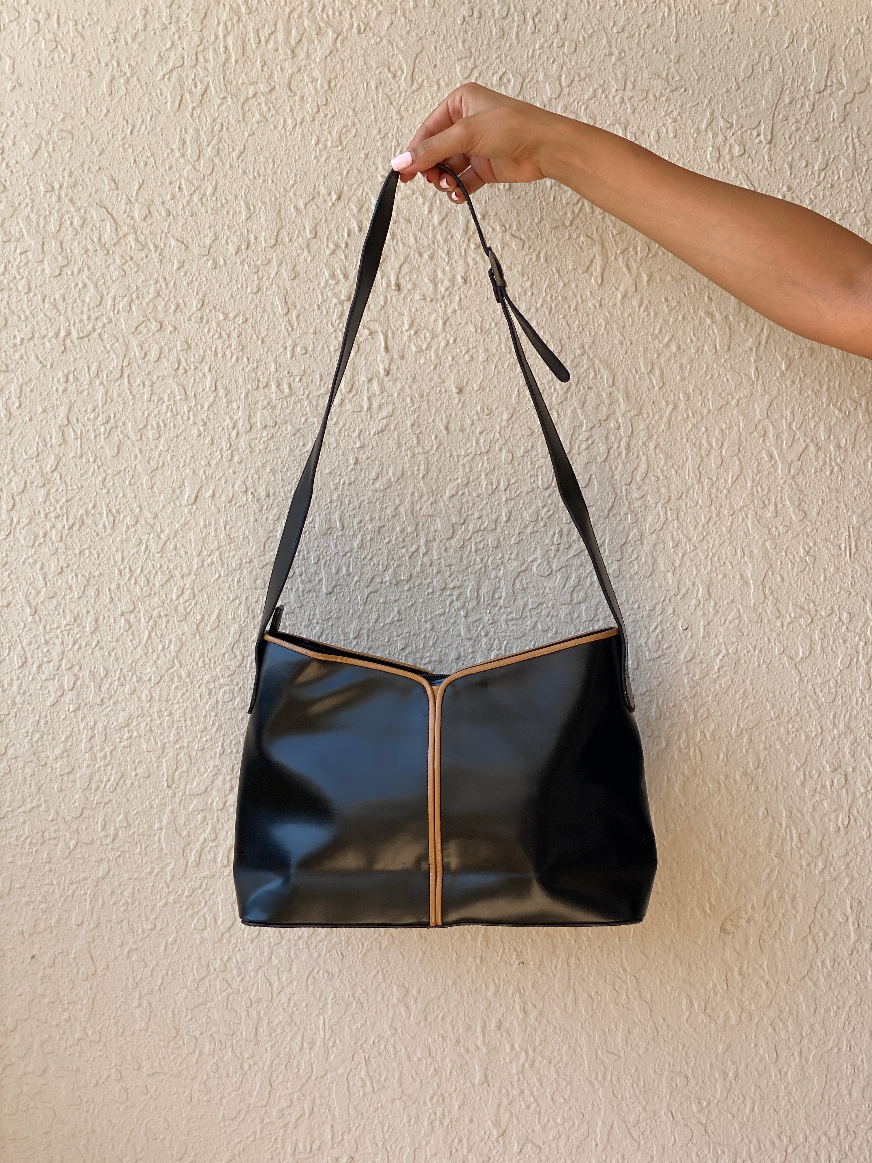 Vintage Y2K Black & Tan Contrast Trim Minimalist Shoulder Bag