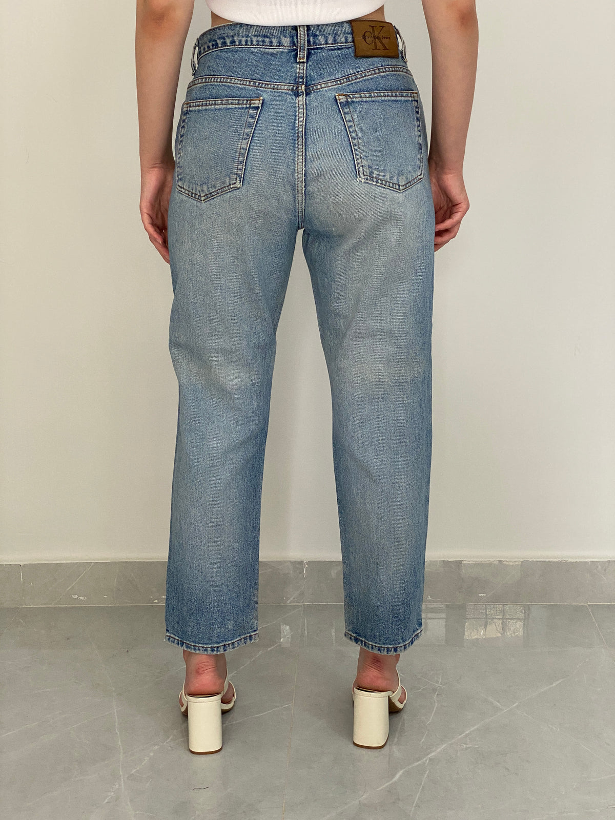 Vintage 90s Calvin Klein Light Wash High-Waisted Straight Leg Jeans – 40EUR
