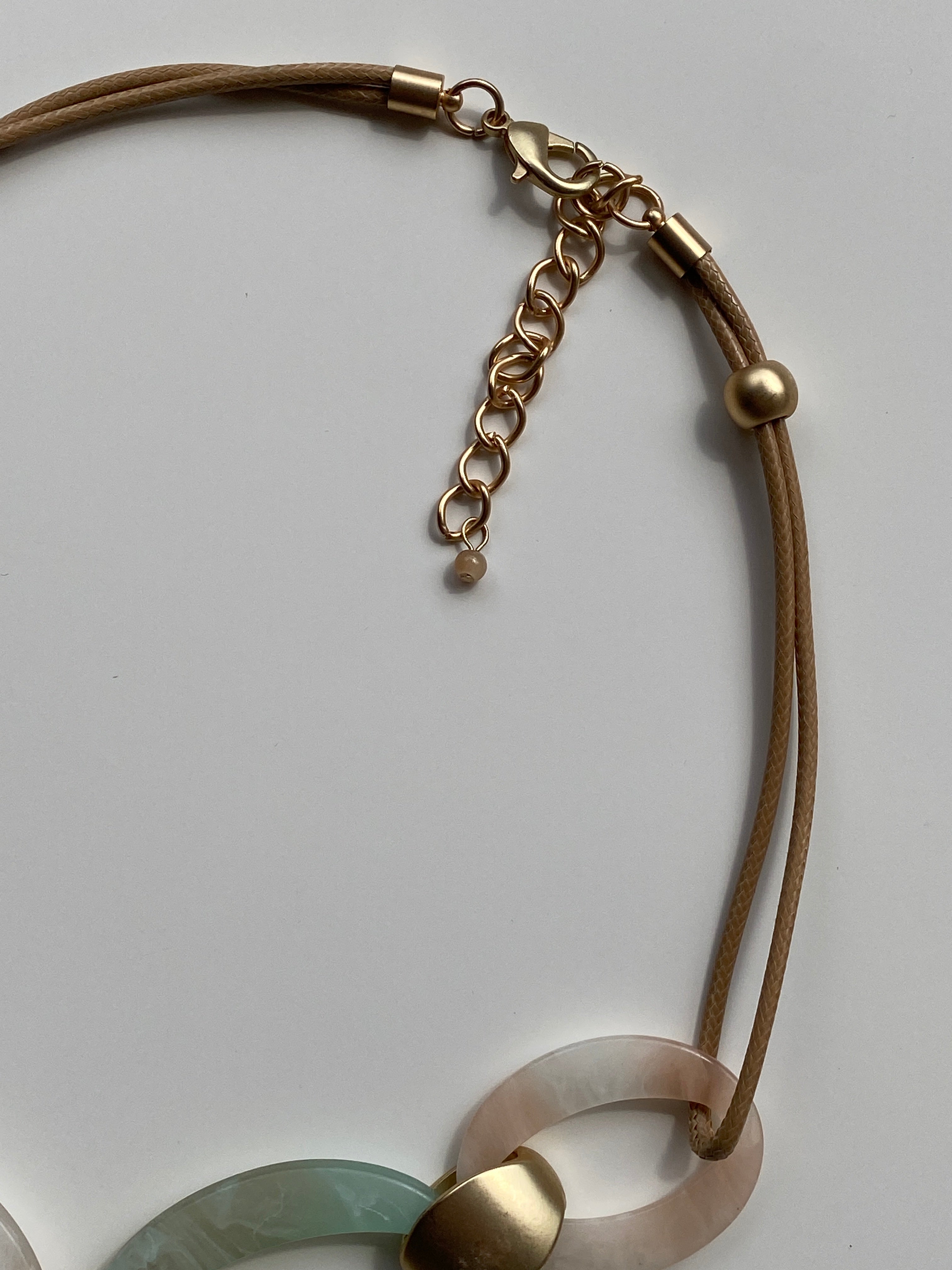 Vintage Y2K Mint & Blush Marbled Resin Oval Link Statement Necklace with Matte Gold Hardware