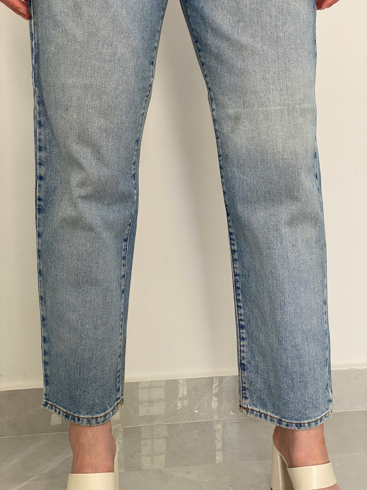 Vintage 90s Calvin Klein Light Wash High-Waisted Straight Leg Jeans – 40EUR