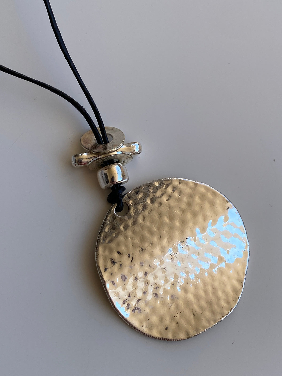 Vintage Y2K Silver-Tone Hammered Disc Pendant Black Cord Statement Necklace
