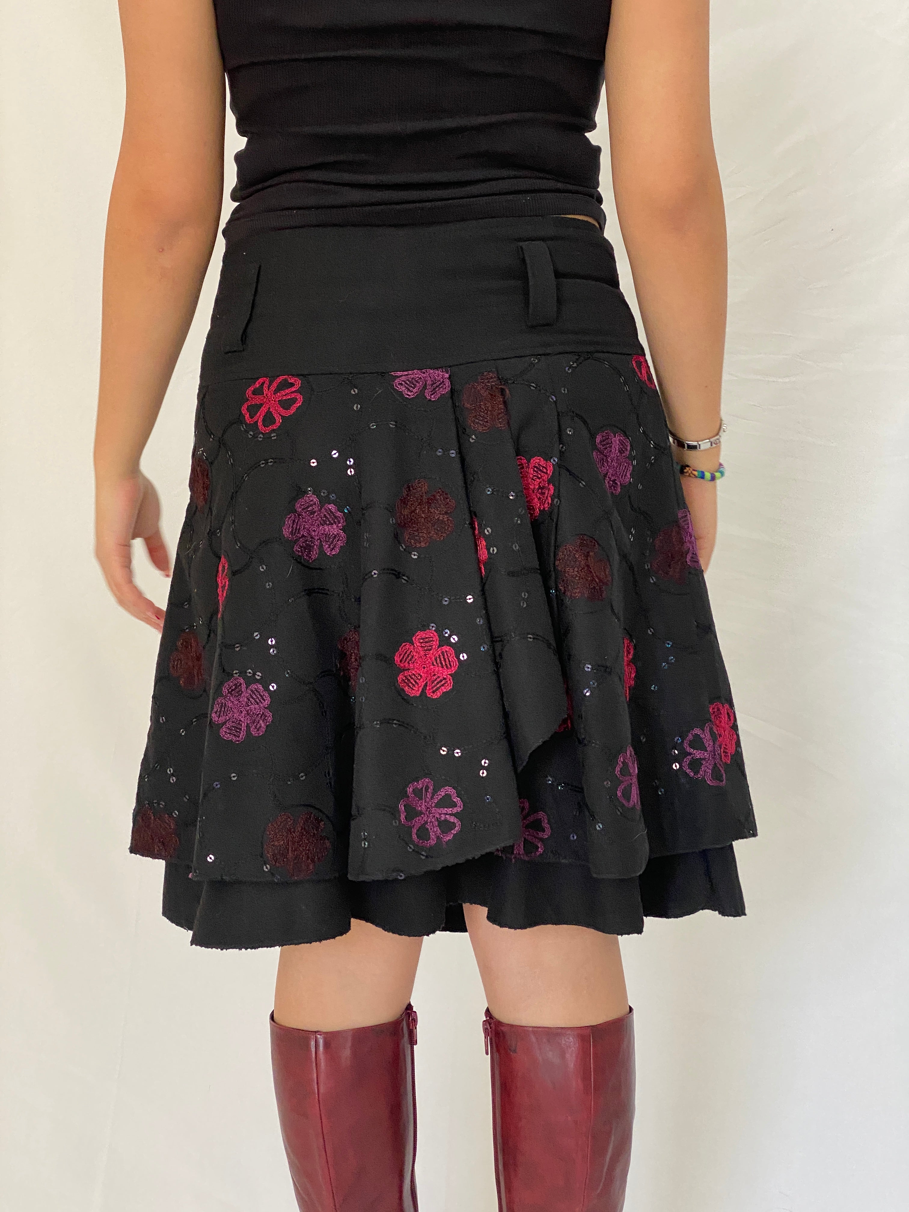 Vintage Black Embroidered Layered Short Skirt with Floral Sequin Detail – L