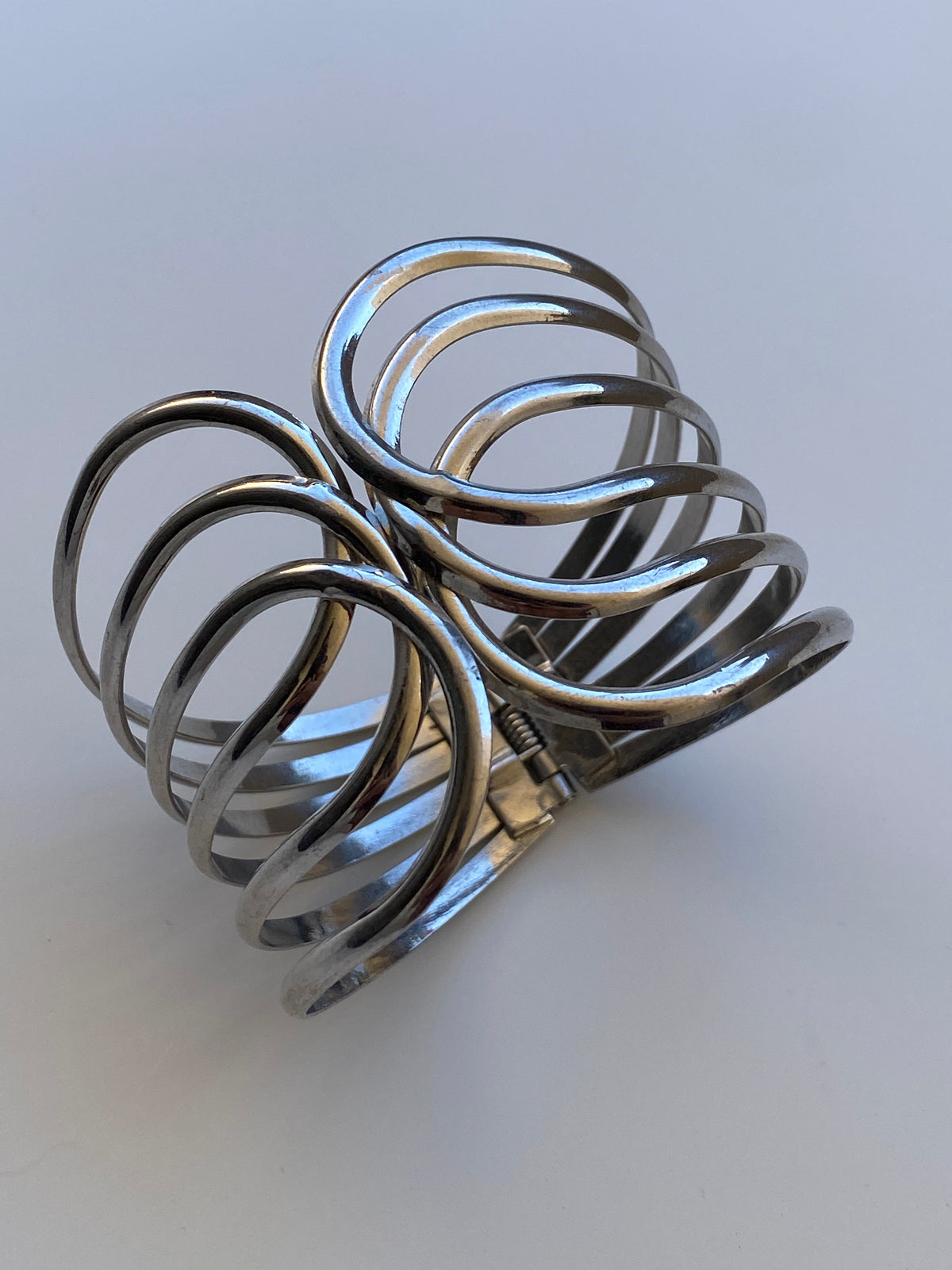 Vintage 80s Silver-Tone Sculptural Wave Hinged Statement Cuff Bracelet
