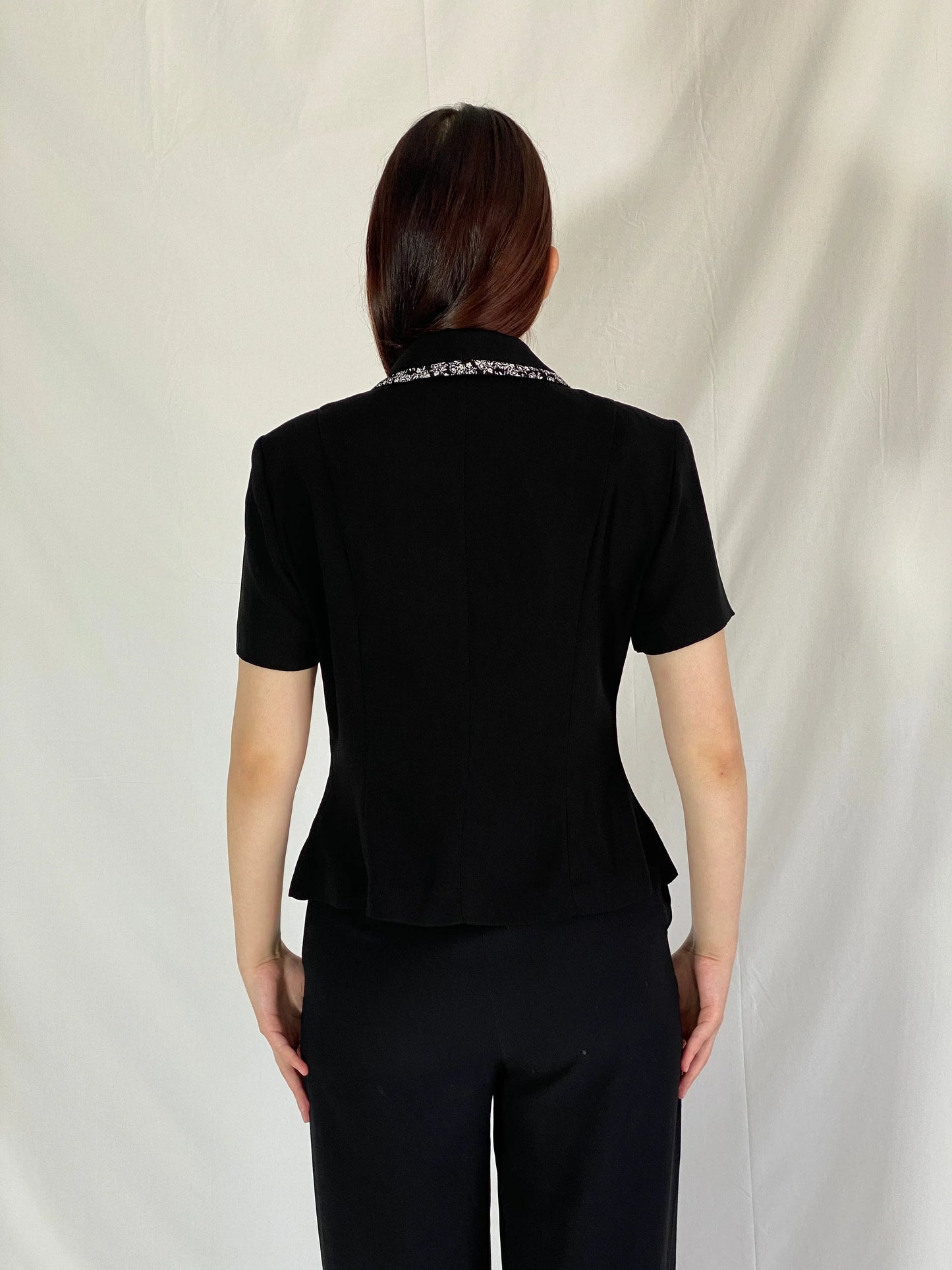 داني ونيكول بلايزر أسود عتيق للنساء بأكمام قصيرة، جاكيت مكتبي مفصل مع تفاصيل عند الخصر - مقاس M