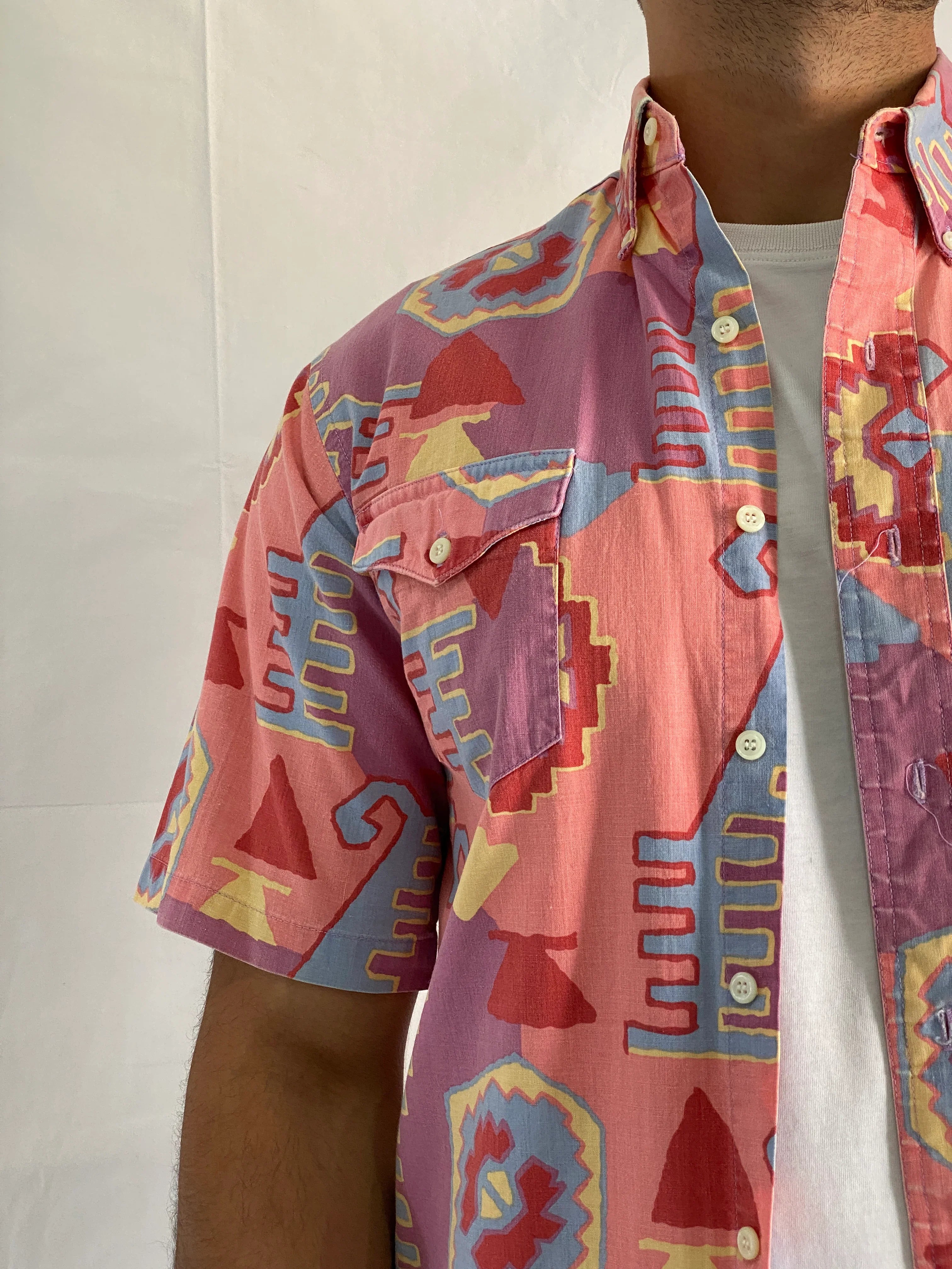 قميص قصير الأكمام للرجال من وارنجلر، قطن، بطبعة أزتك عتيقة، بأسلوب جنوب غربي جريء، هندسي من التسعينيات - مقاس M