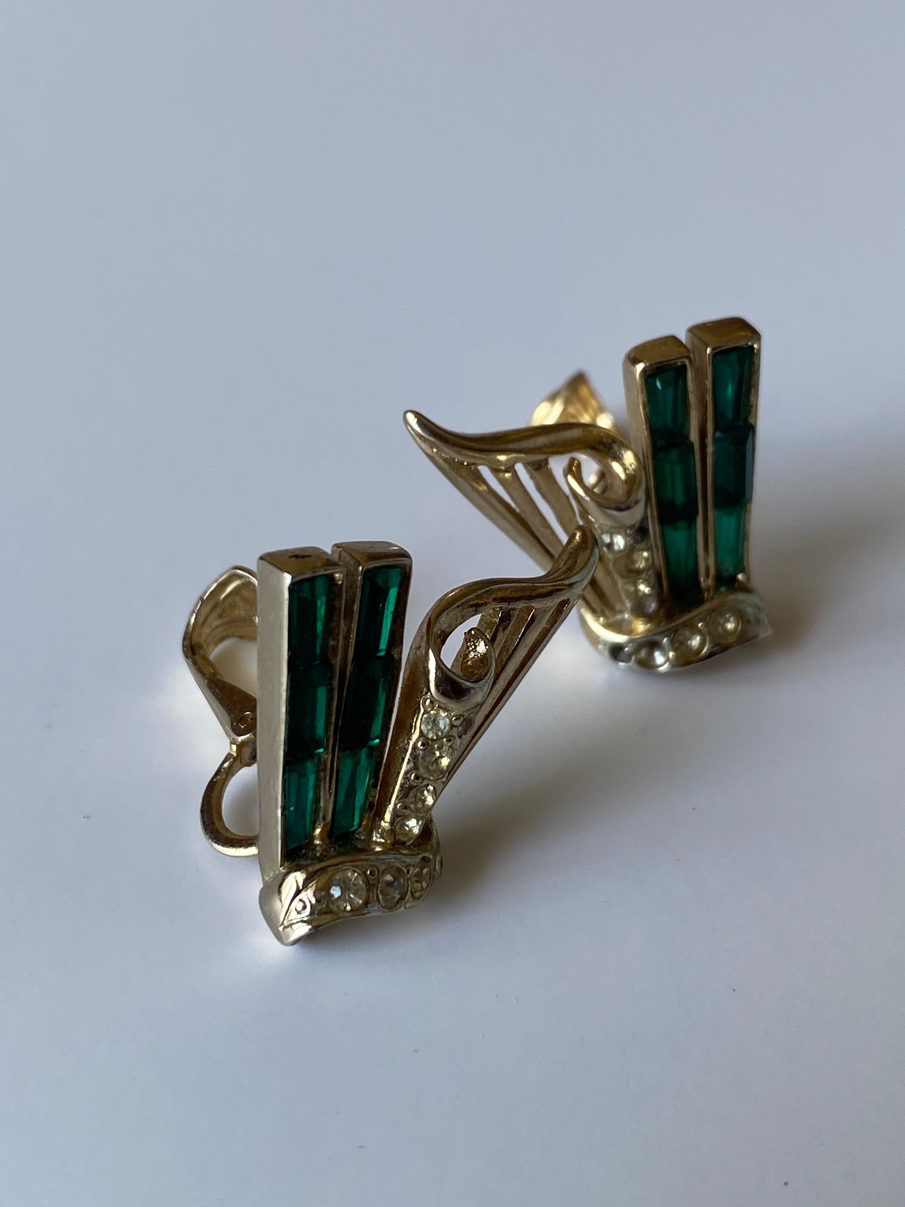 Vintage 1980s Sioux Zanne Messix Faux Pearl Gold Tone Drop Clip-On Earrings