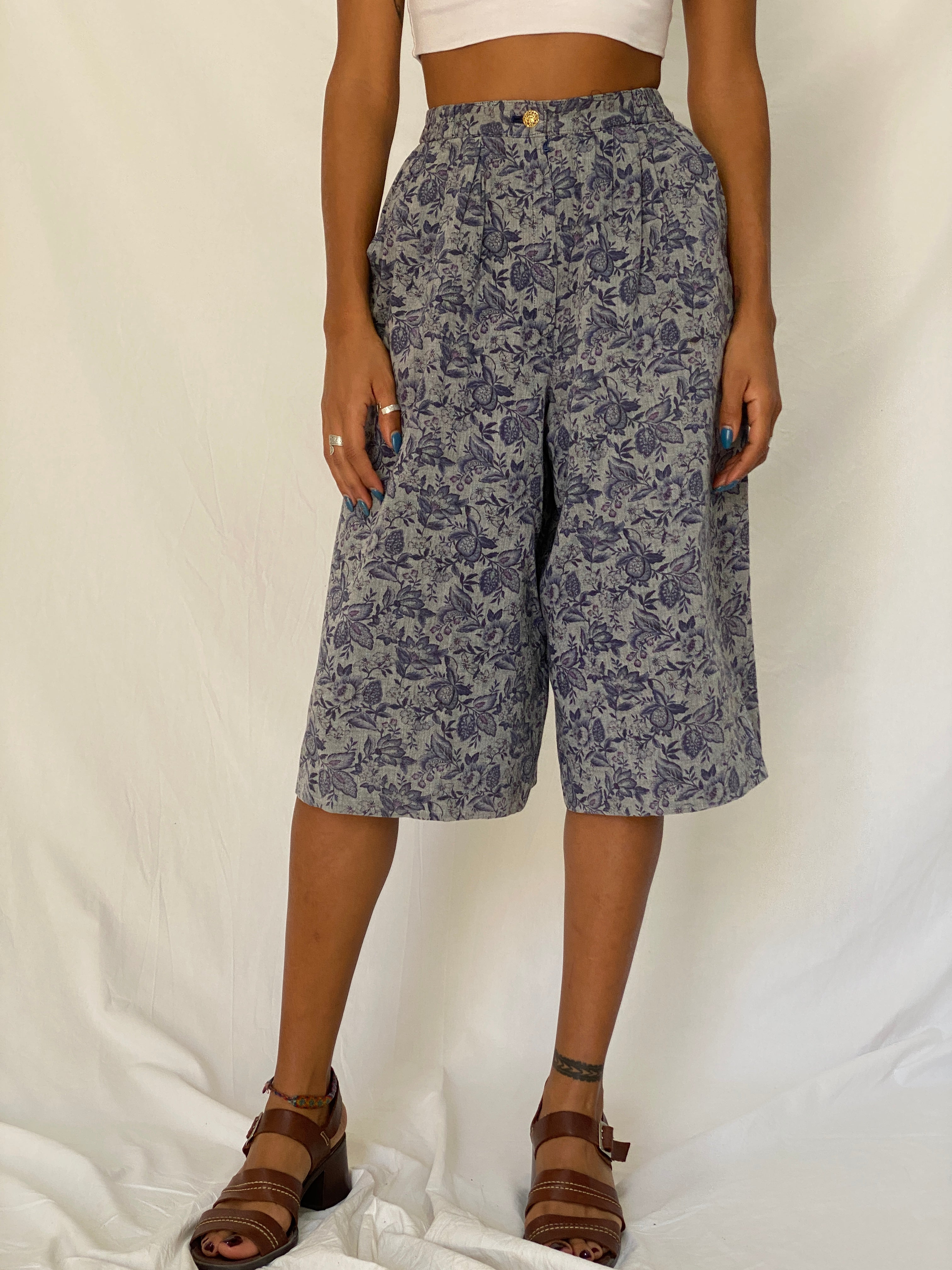 Vintage 90s Toa Lady’s Tokyo Grey Floral Wide Leg Culotte Pants - XS