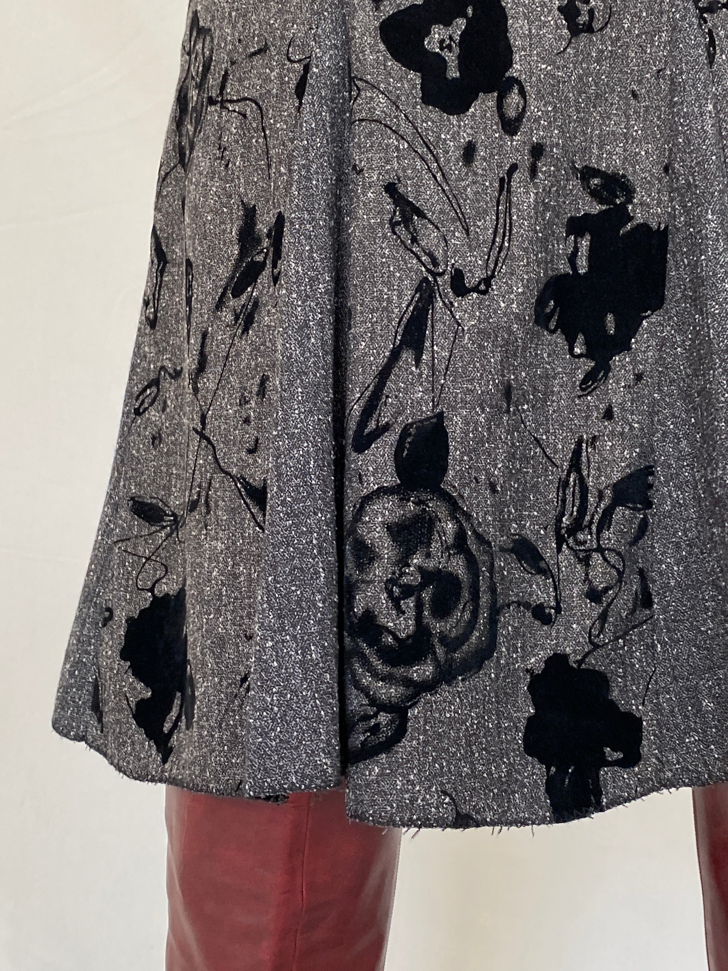 Vintage J&S Gray Flocked Floral Black A-Line Midi Skirt – M