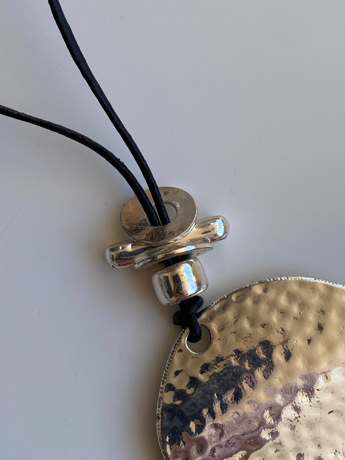 Vintage Y2K Silver-Tone Hammered Disc Pendant Black Cord Statement Necklace