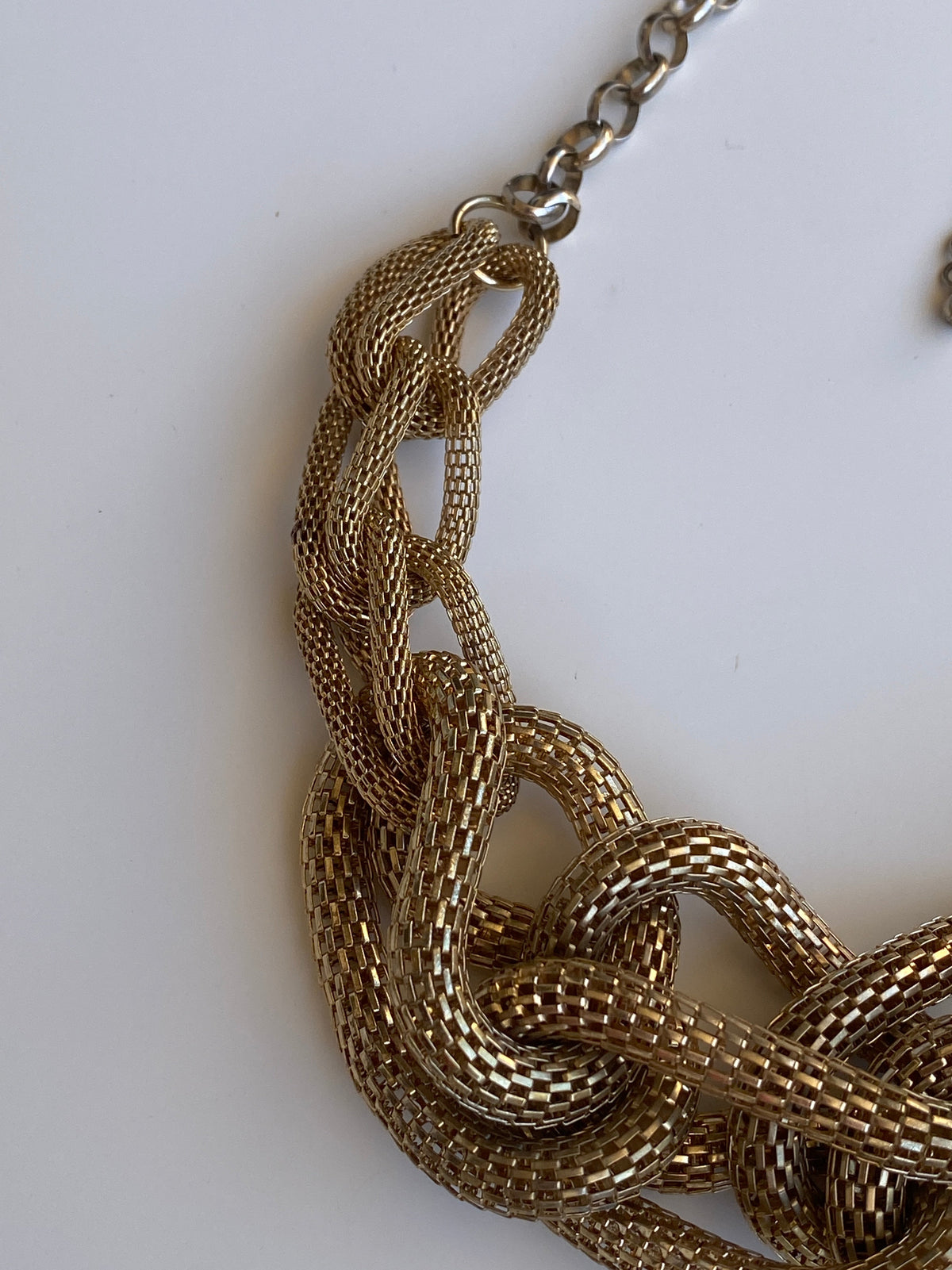 Vintage Gold-Tone Woven Mesh Oversized Chain Statement Necklace