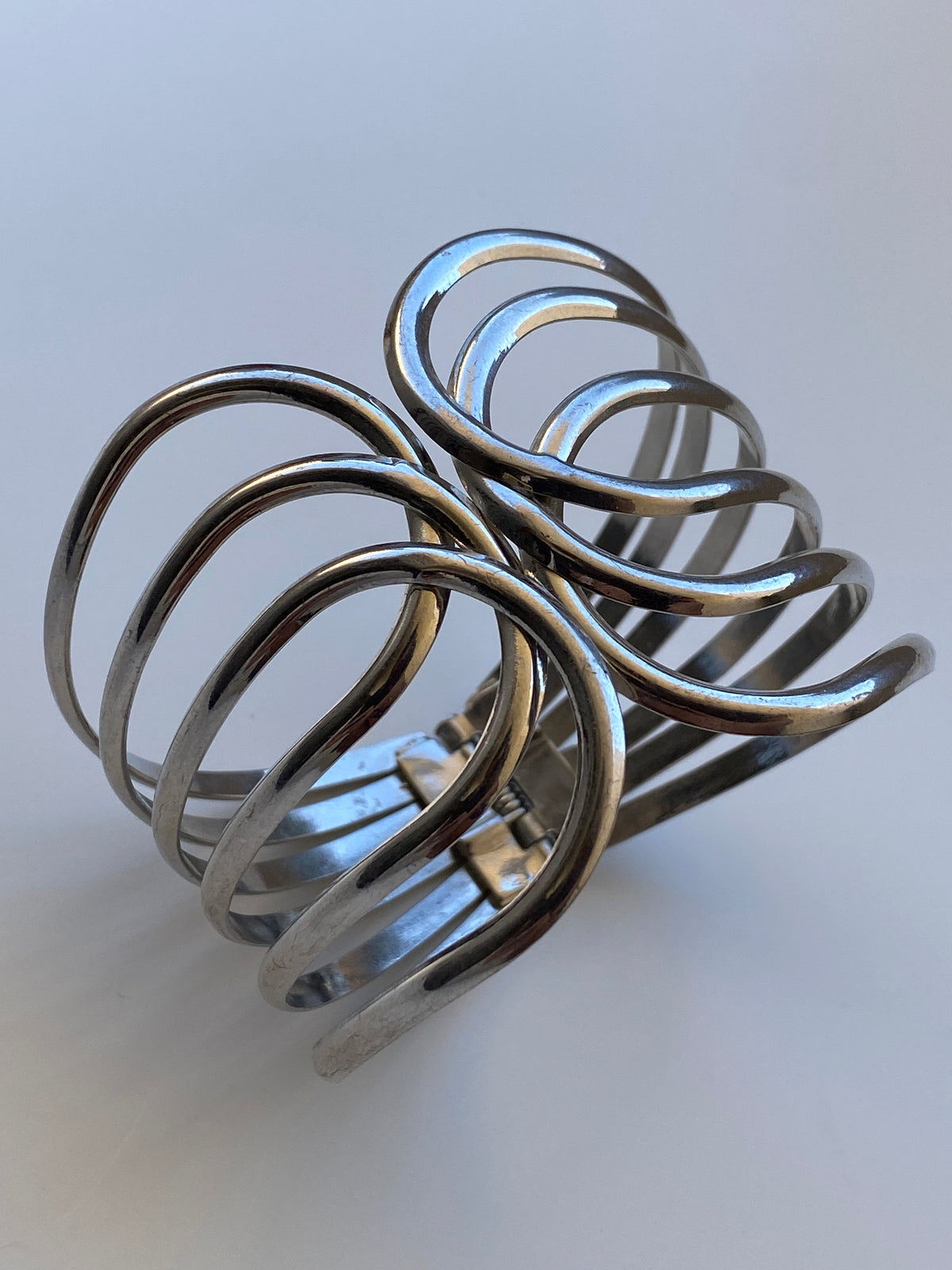 Vintage 80s Silver-Tone Sculptural Wave Hinged Statement Cuff Bracelet
