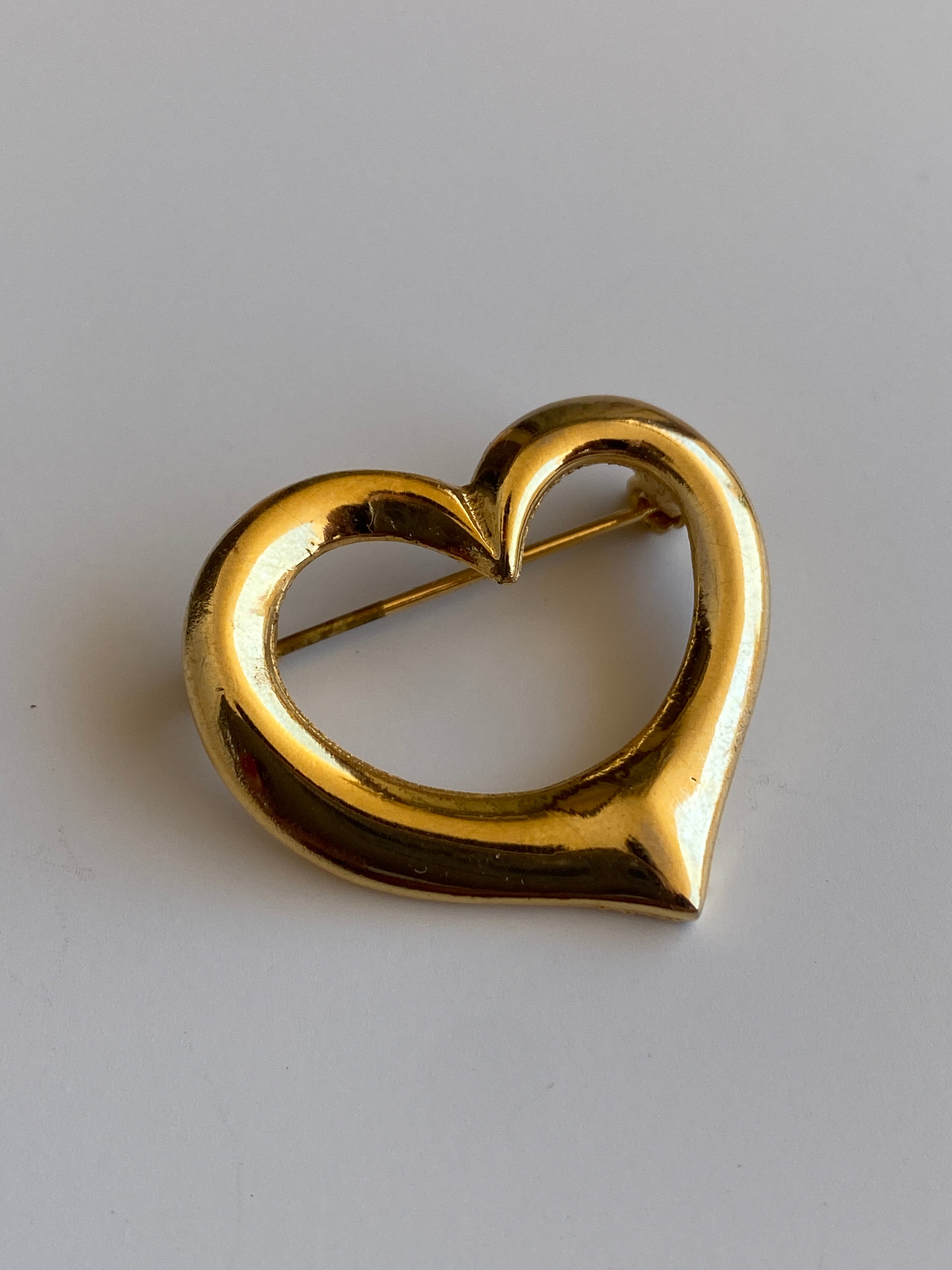 Vintage Minimalist Gold-Tone Open Heart Brooch