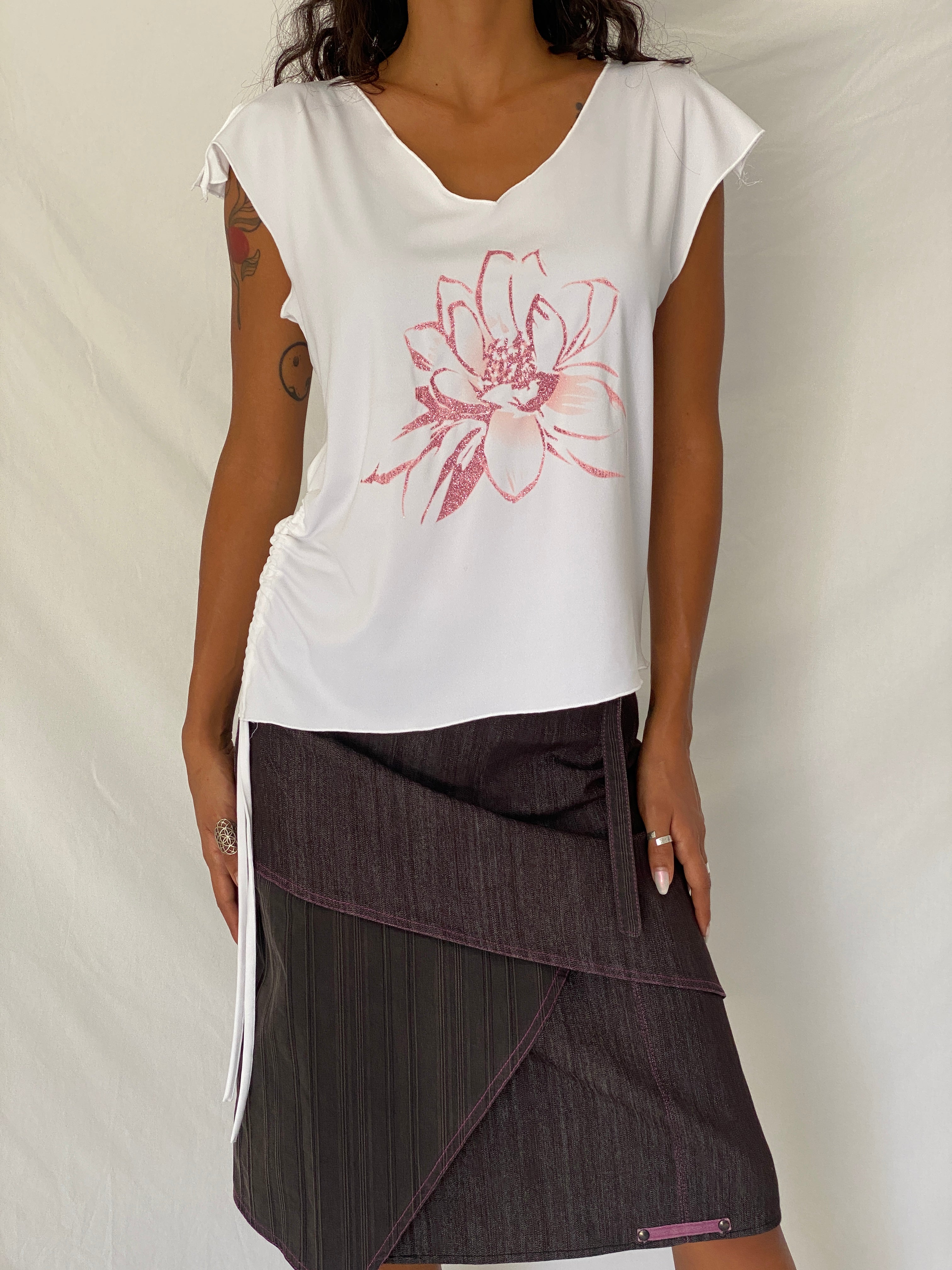 Vintage Y2K Kaleidoscope White Pink Glitter Floral Ruched Flutter Sleeve Top - L