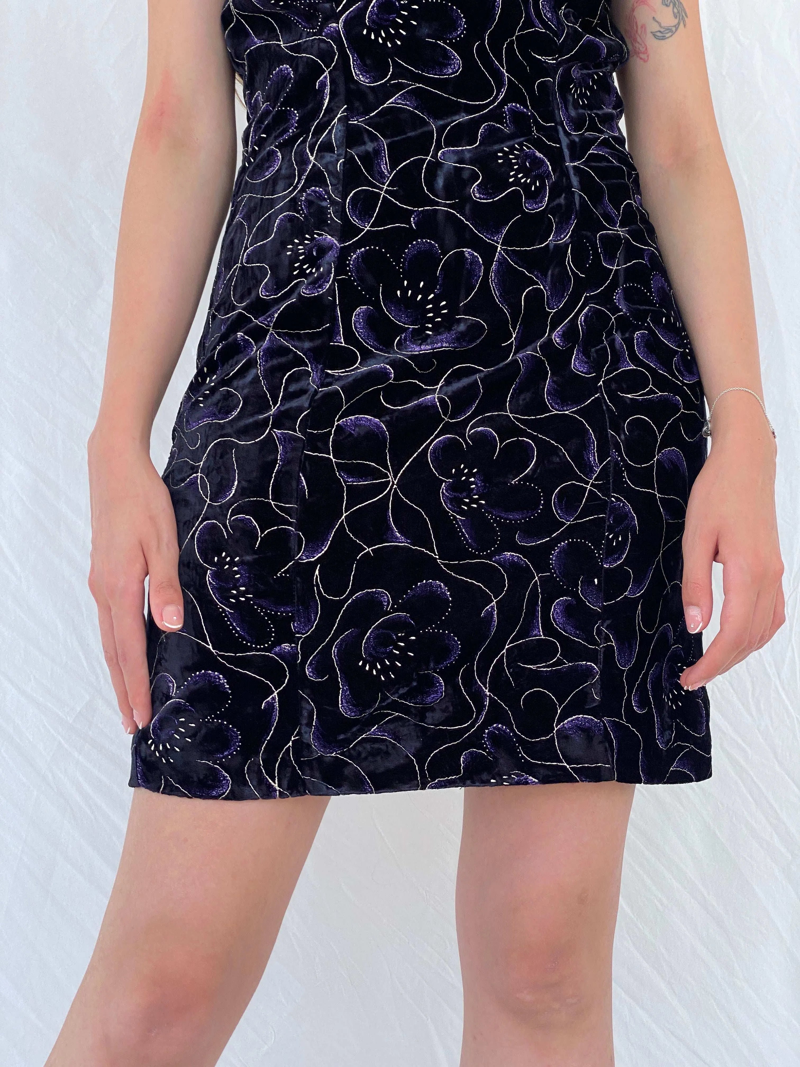 90s Be Smart Black and Purple Floral Velvet Strappy Dress - M - Balagan Vintage Midi Dress 90s, midi dress, Mira, velvet dress, Wedding Guest