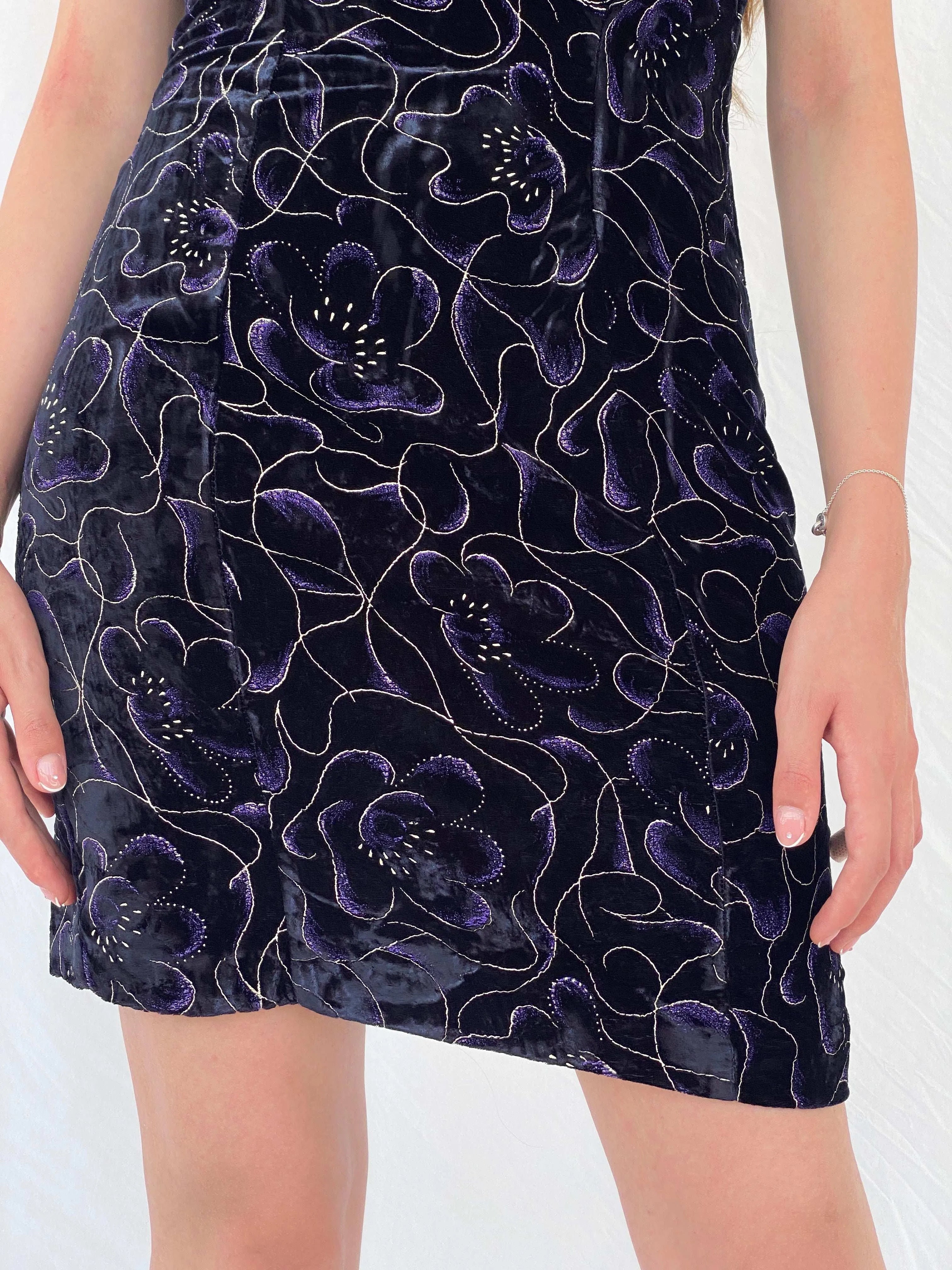 90s Be Smart Black and Purple Floral Velvet Strappy Dress - M - Balagan Vintage Midi Dress 90s, midi dress, Mira, velvet dress, Wedding Guest