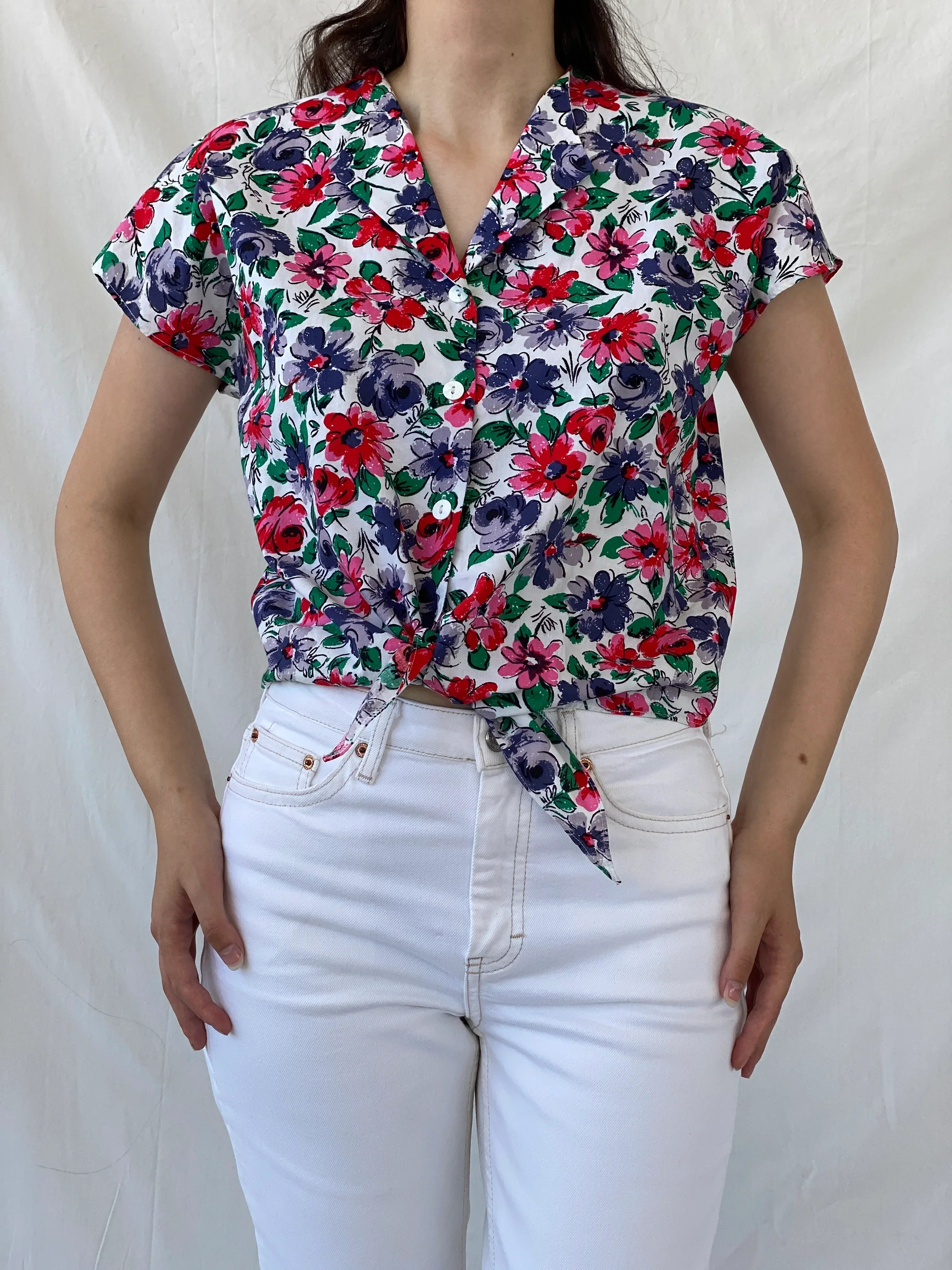 90s Leonella Colorful Floral Short Sleeve Button Up Shirt - L - Balagan Vintage Half Sleeve Shirt 00s, Ayah, floral shirt, half sleeve shirt, NEW IN, shirt, women shirt