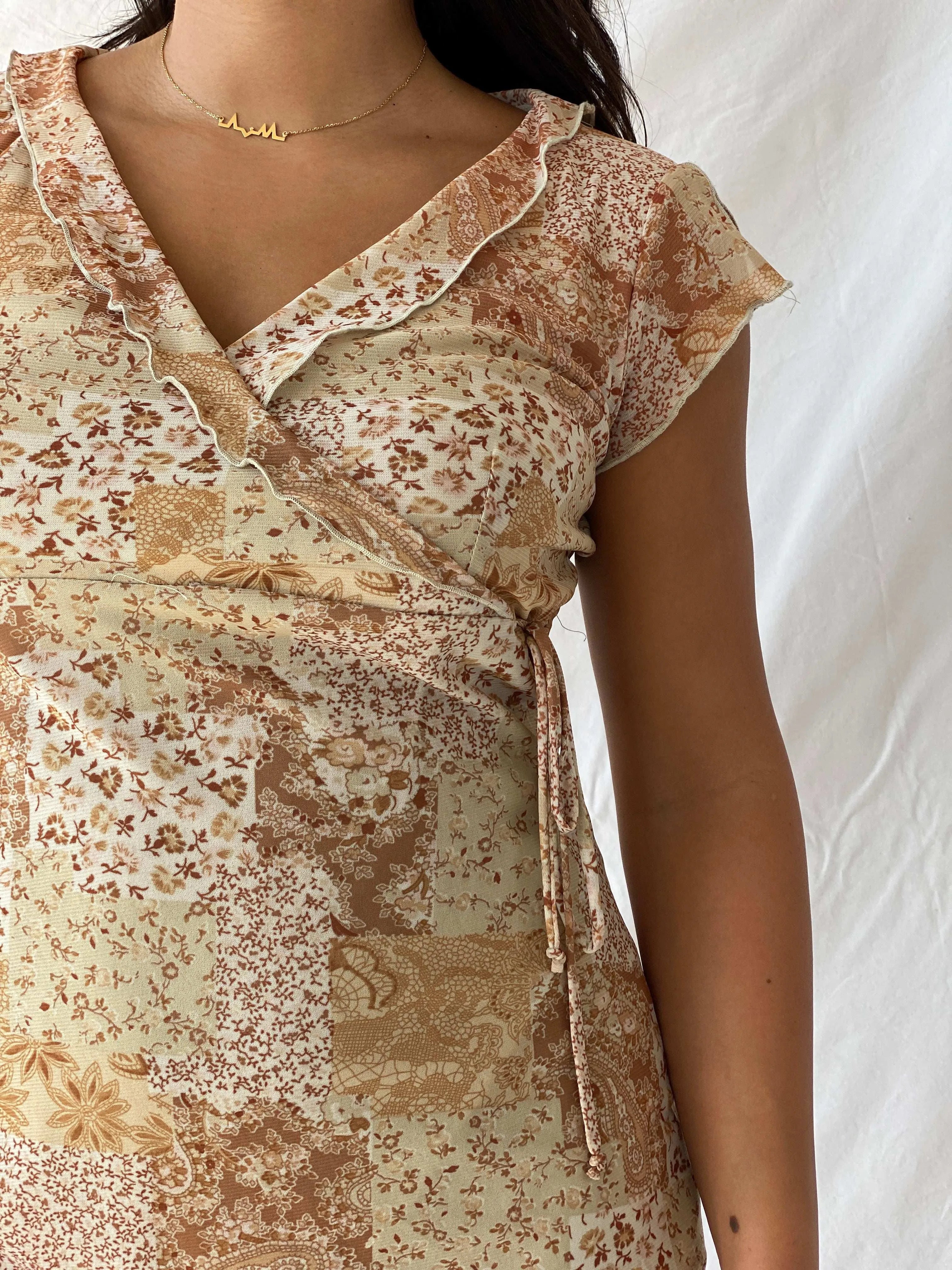 90s/00s Faded Glory Mesh Dress With A Ruffled Collar - S - Balagan Vintage Midi Dress 00s, 90s dress, floral dress, Lana, midi dress, summer