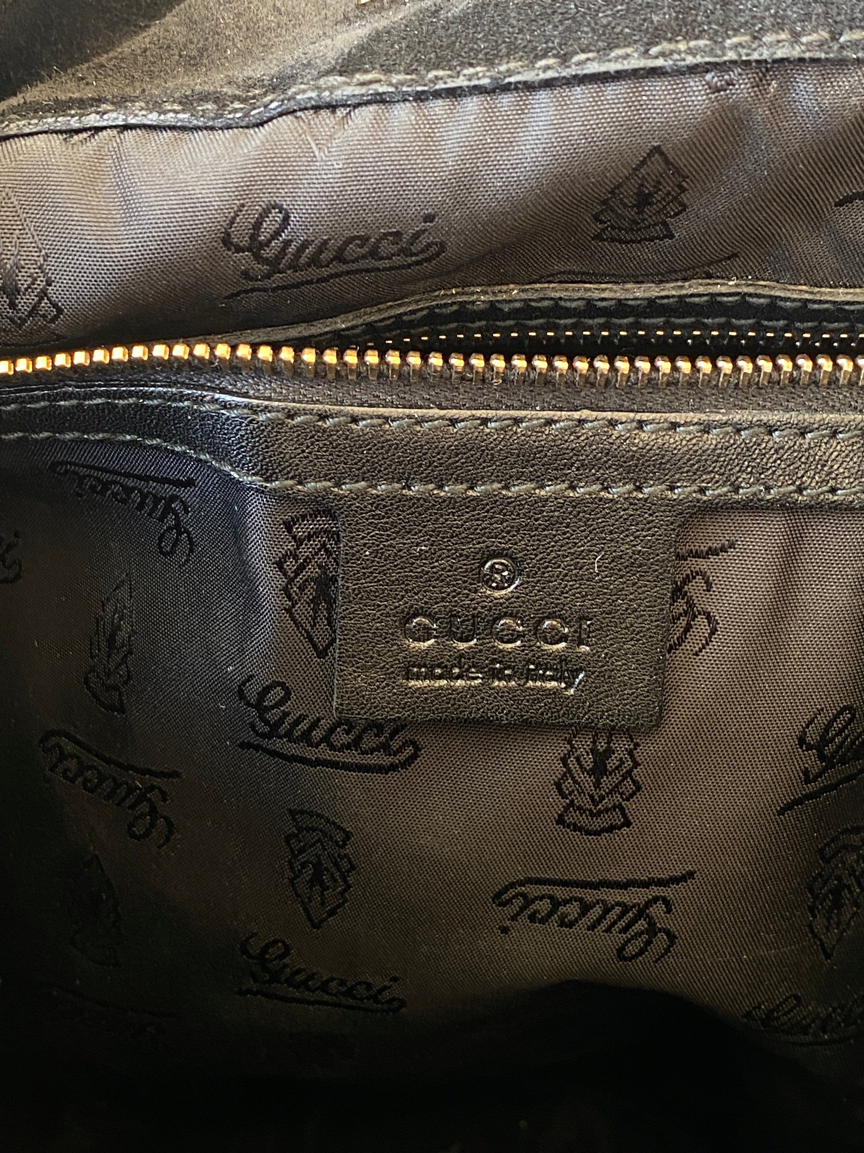 حقيبة ساتشيل غوتشي إندي العتيقة من الجلد اللامع مع مقبض من الخيزران باللونين الأسود والبرونزي