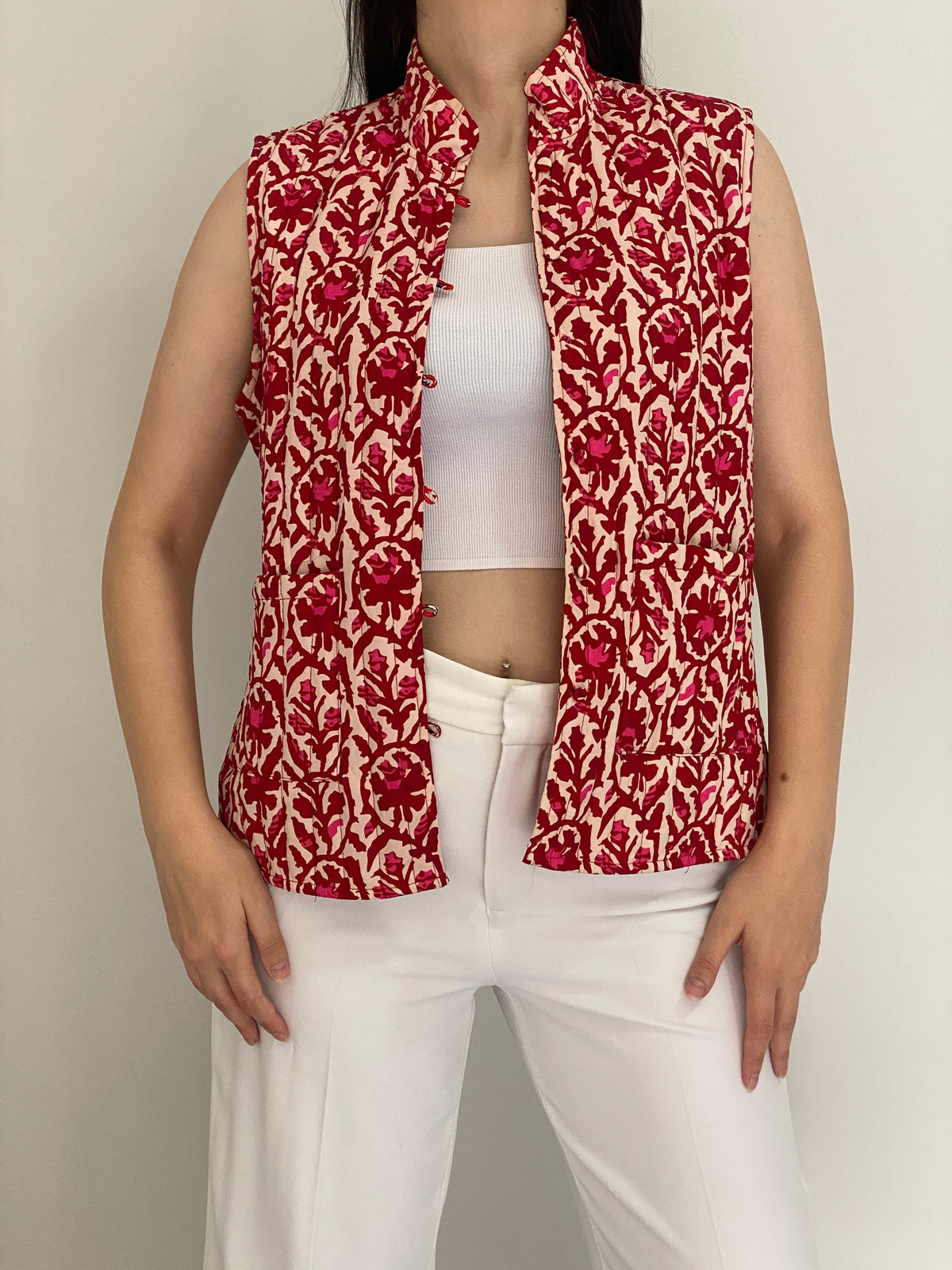 Vintage Reversible Red Floral Quilted Boho Vest – M
