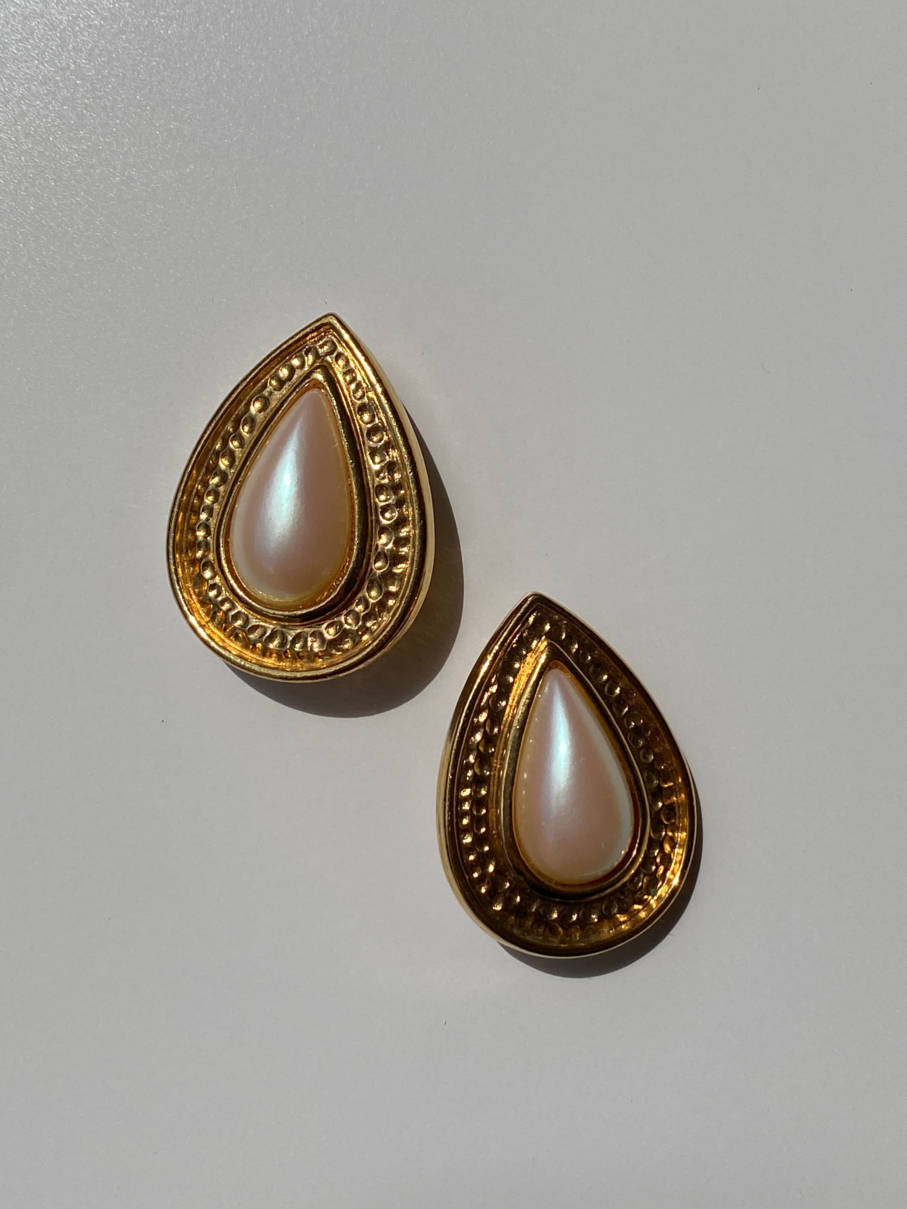 Vintage 1980s Avon Gold Tone Teardrop Faux Pearl Clip-On Earrings