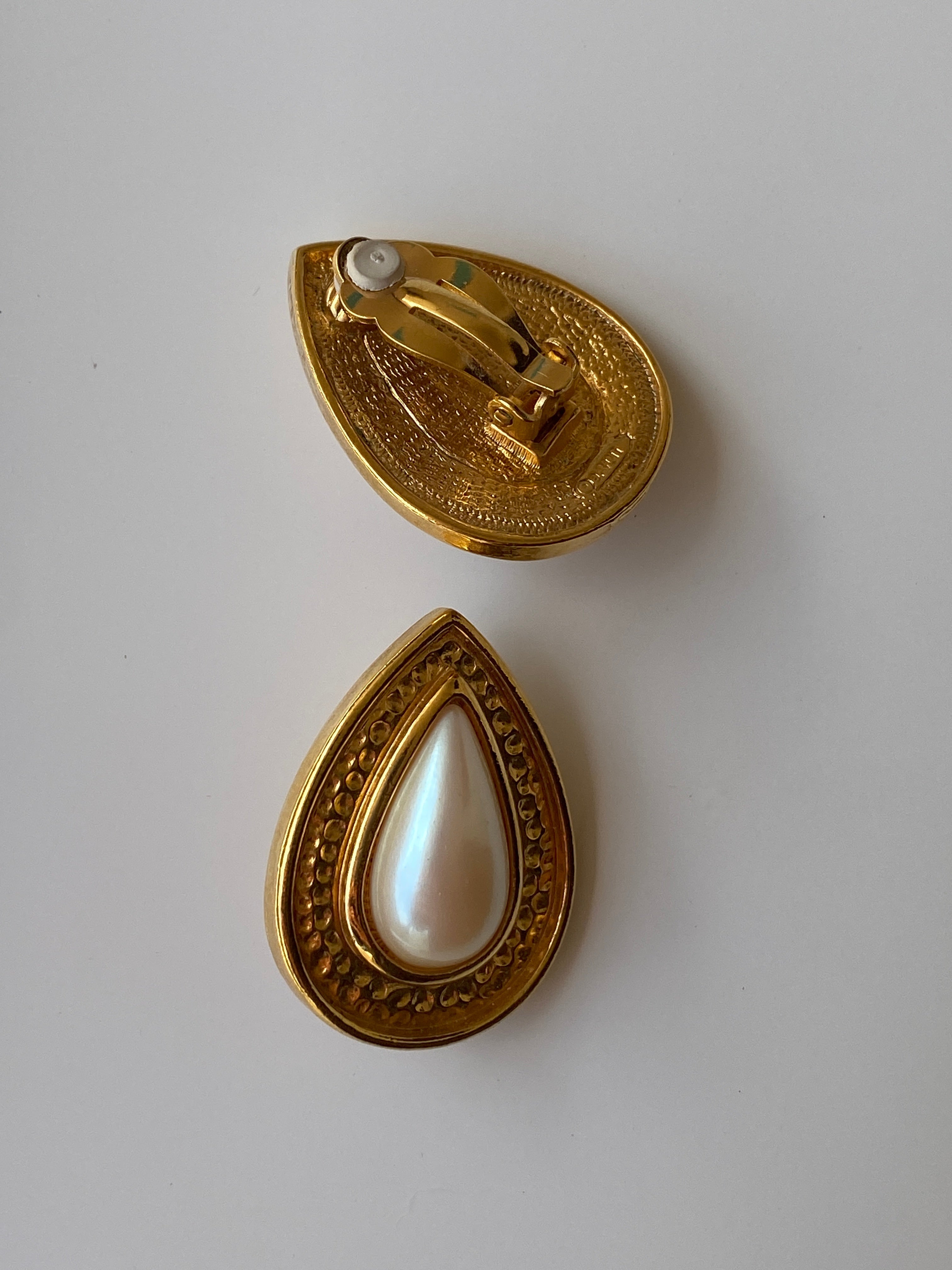 Vintage 1980s Avon Gold Tone Teardrop Faux Pearl Clip-On Earrings
