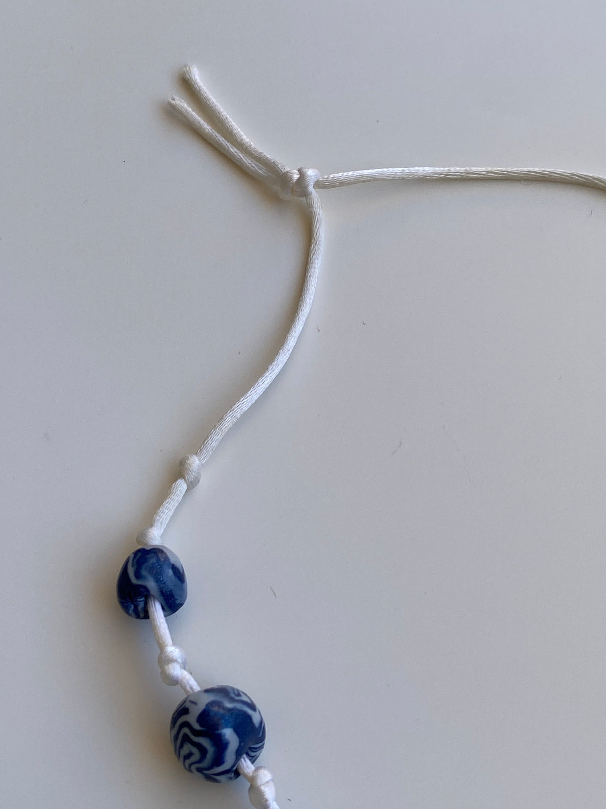 Vintage Y2K Navy & Cream Swirl Beaded Knotted Cord Necklace