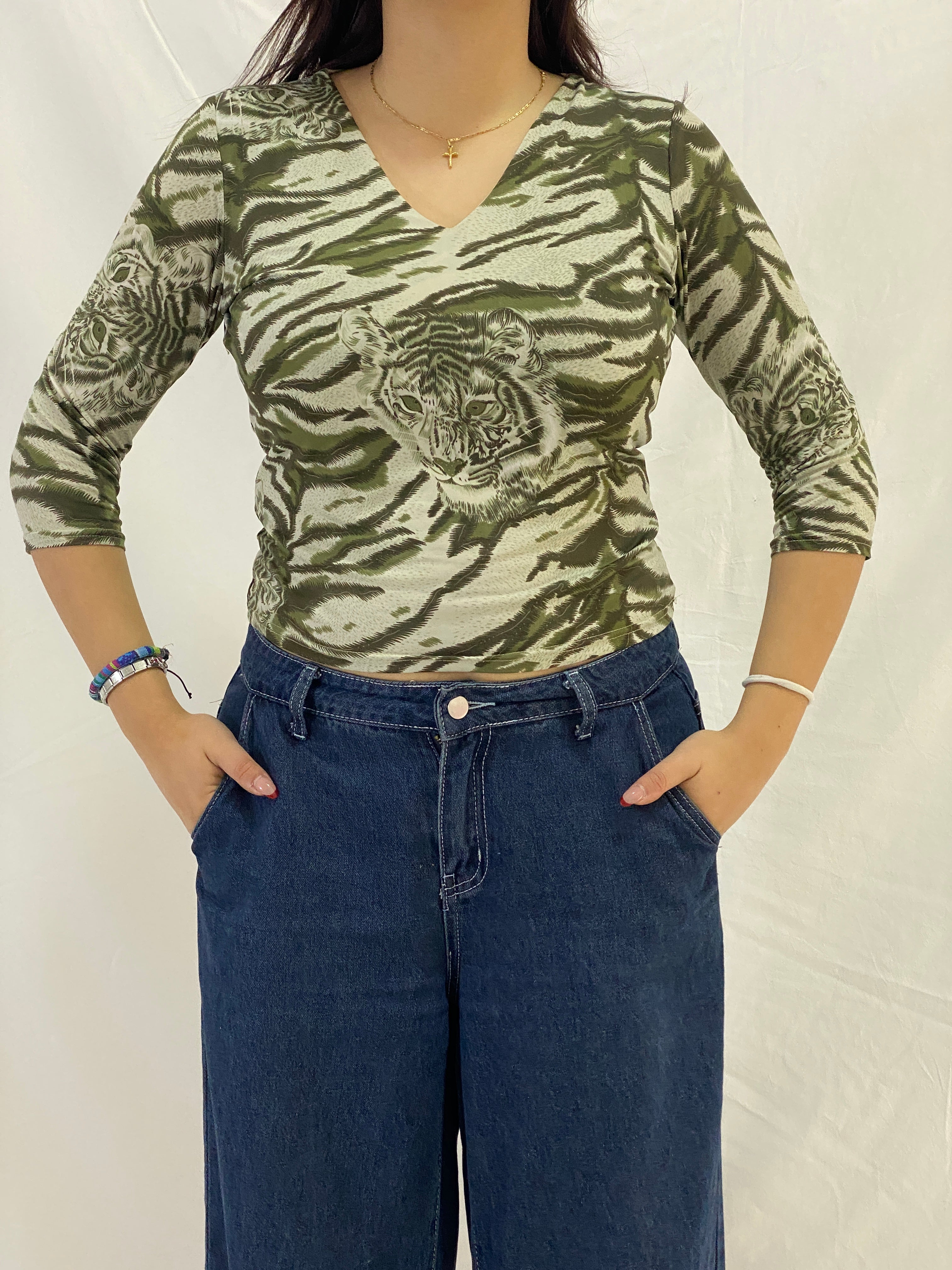 Vintage Green Tiger Print V-Neck Fitted 3/4 Sleeve Top - M