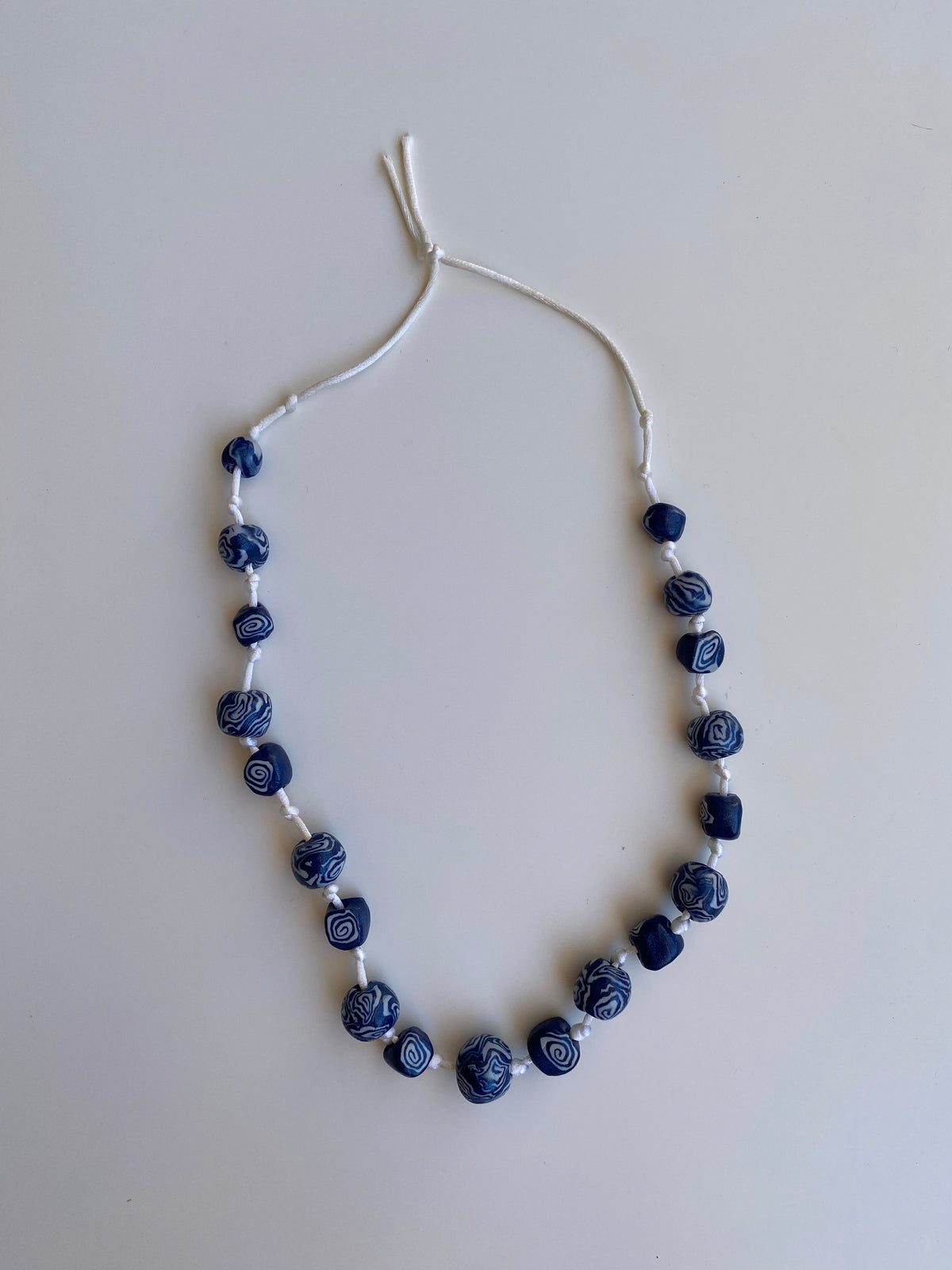 Vintage Y2K Navy & Cream Swirl Beaded Knotted Cord Necklace