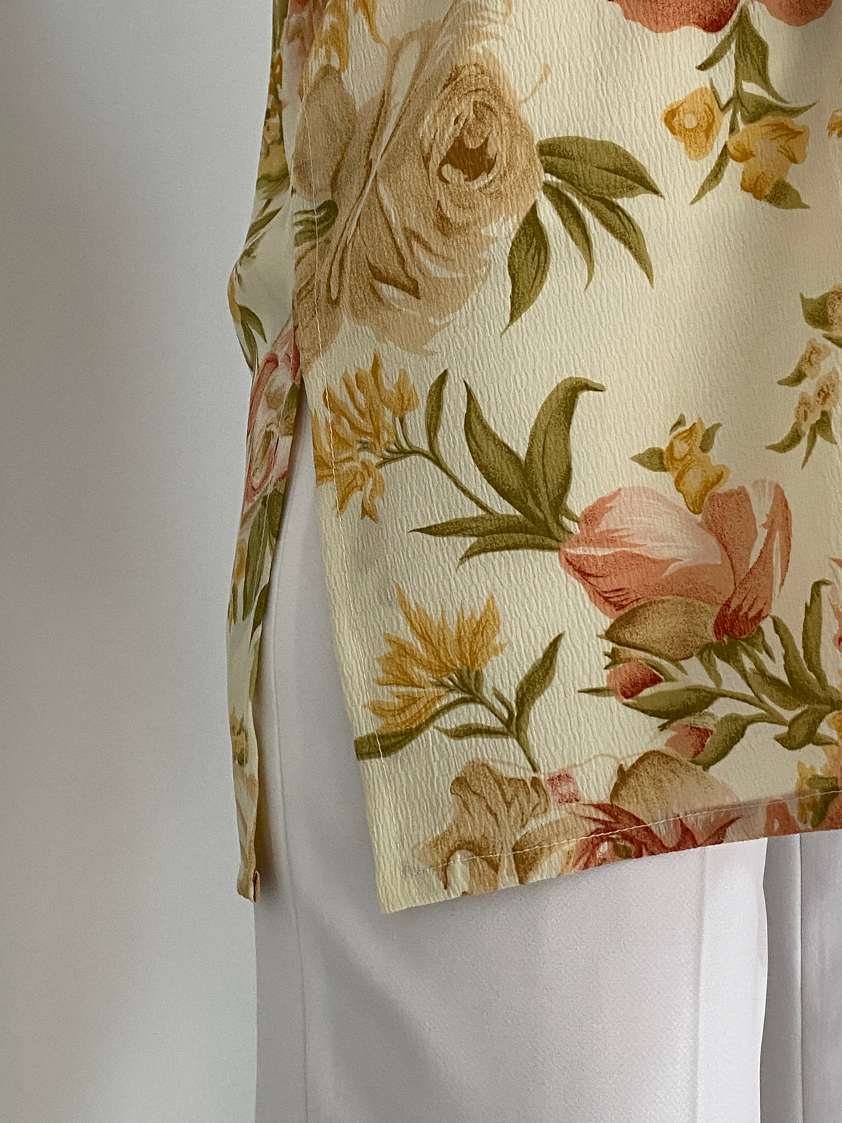 Vintage 90s Romantic Floral Cream Button-Up Tunic Shirt - 2XL