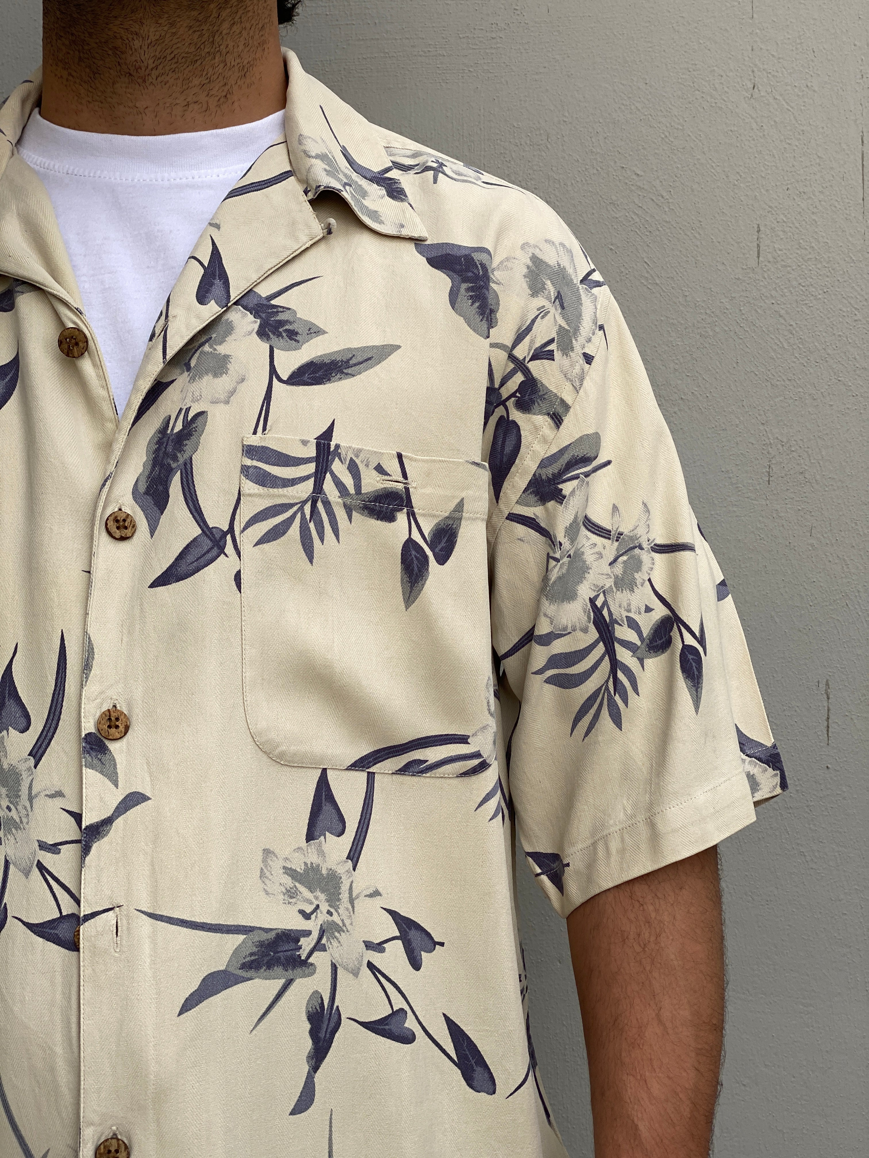 Vintage 90s Paradise Coves Cream Floral Silk Hawaiian Shirt - L