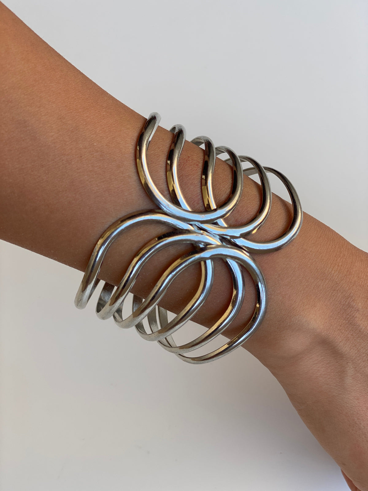 Vintage 80s Silver-Tone Sculptural Wave Hinged Statement Cuff Bracelet