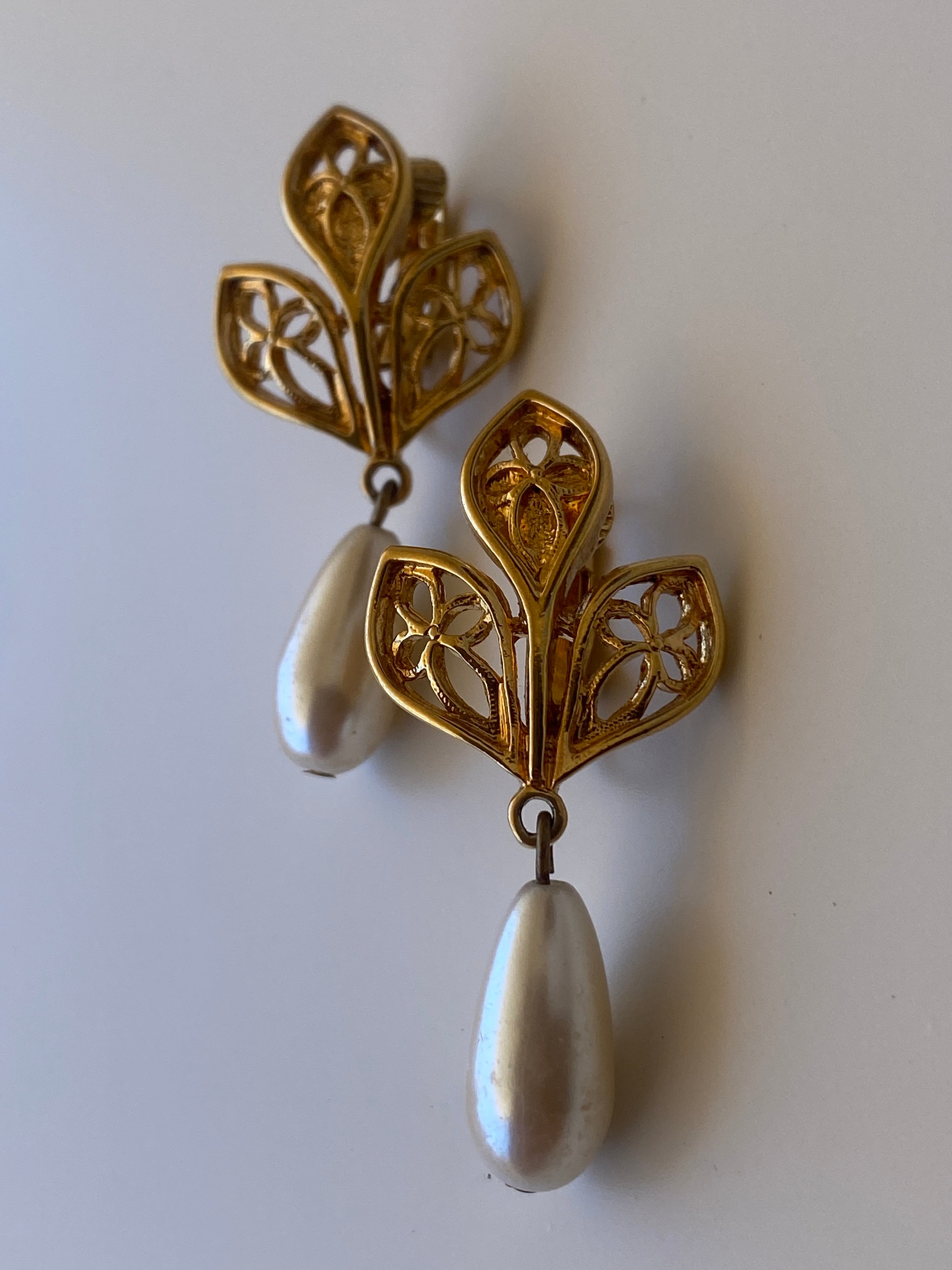 Vintage Sarah Coventry Faux Pearl Drop Clip-On Earrings Gold Tone Floral Filigree