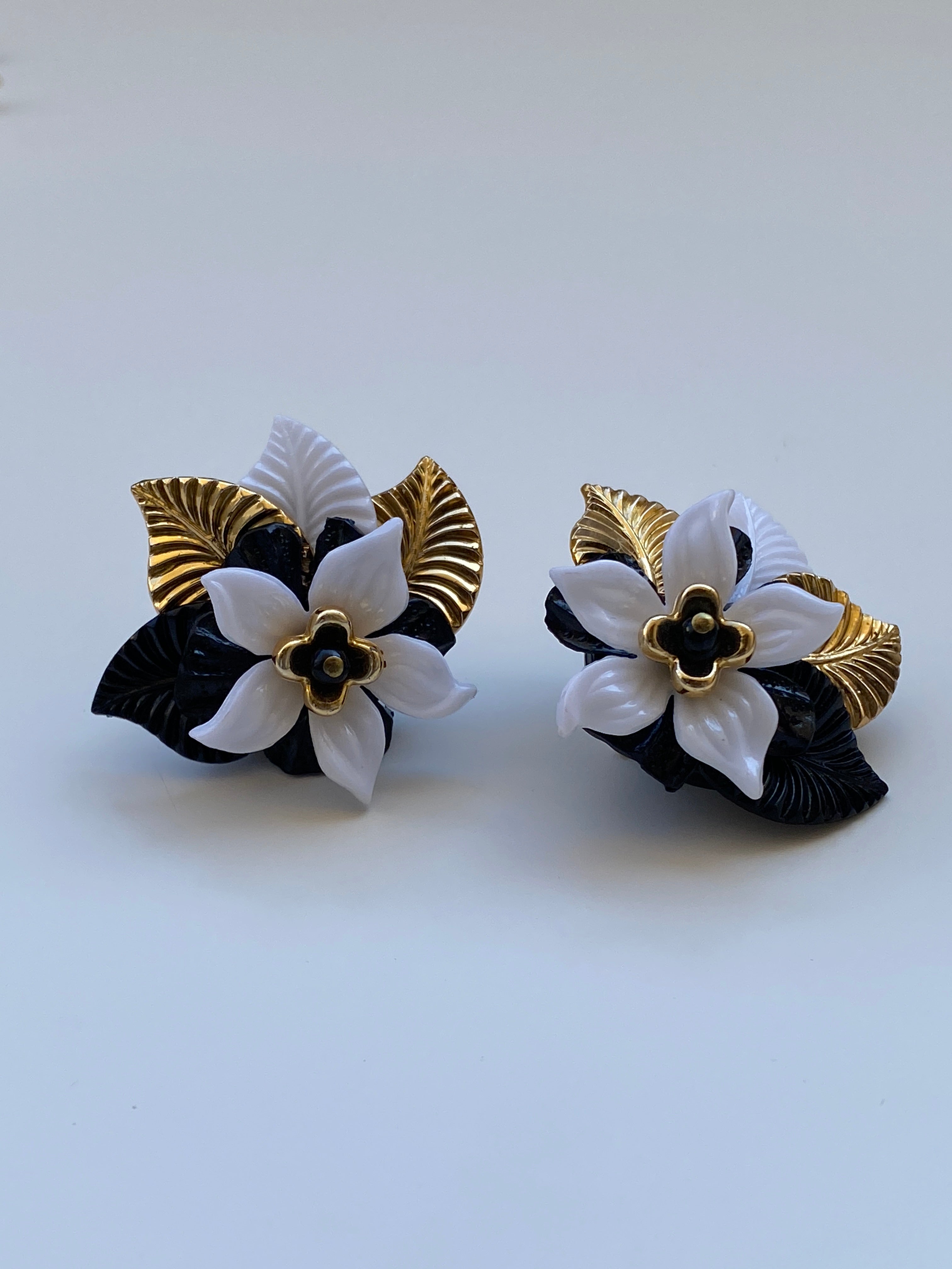 Vintage Black & White Floral Clip-On Earrings with Gold Tone Leaves – Statement Retro Jewelry