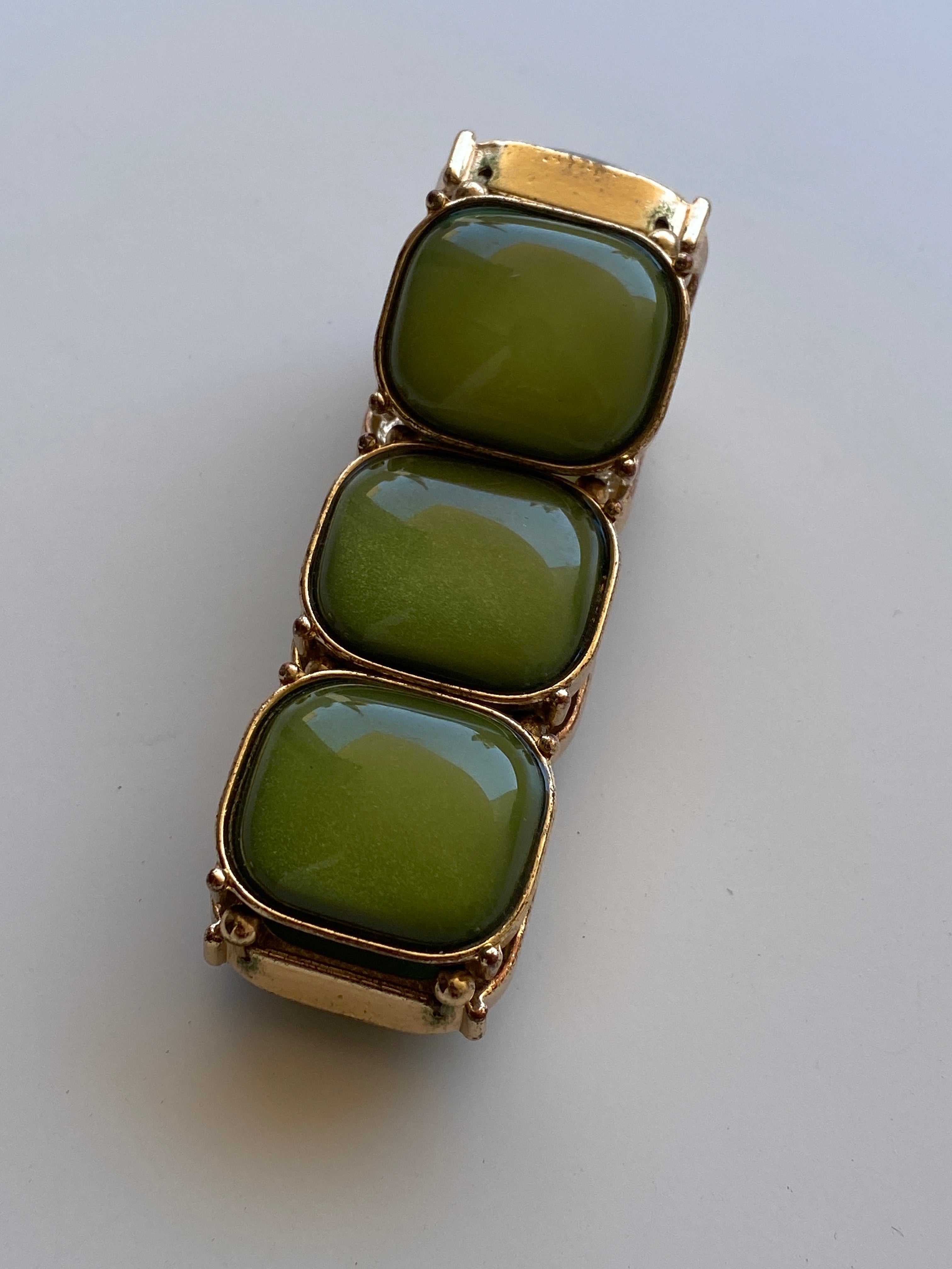 Vintage Y2K Olive Green Lucite Cabochon Gold-Tone Stretch Statement Bracelet