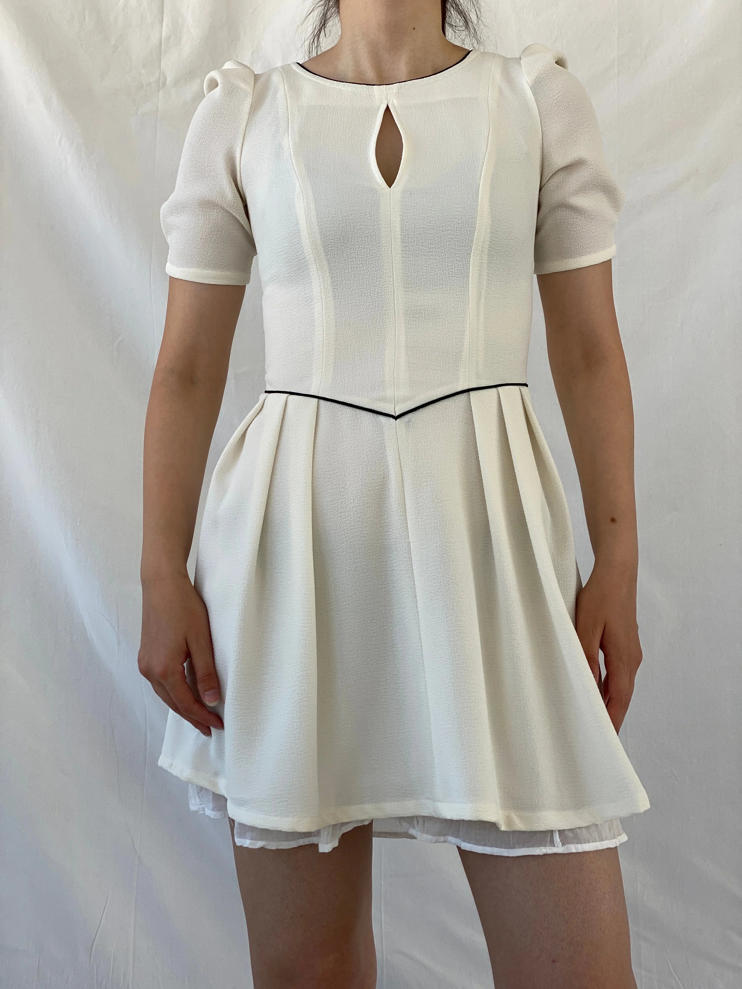 Axara Paris White Fit & Flare Mini Preppy Dress with Puff Sleeves - S - Balagan Vintage Midi Dress Ayah, consignment, dress, Janan, midi dress, NEW IN, vintage dress