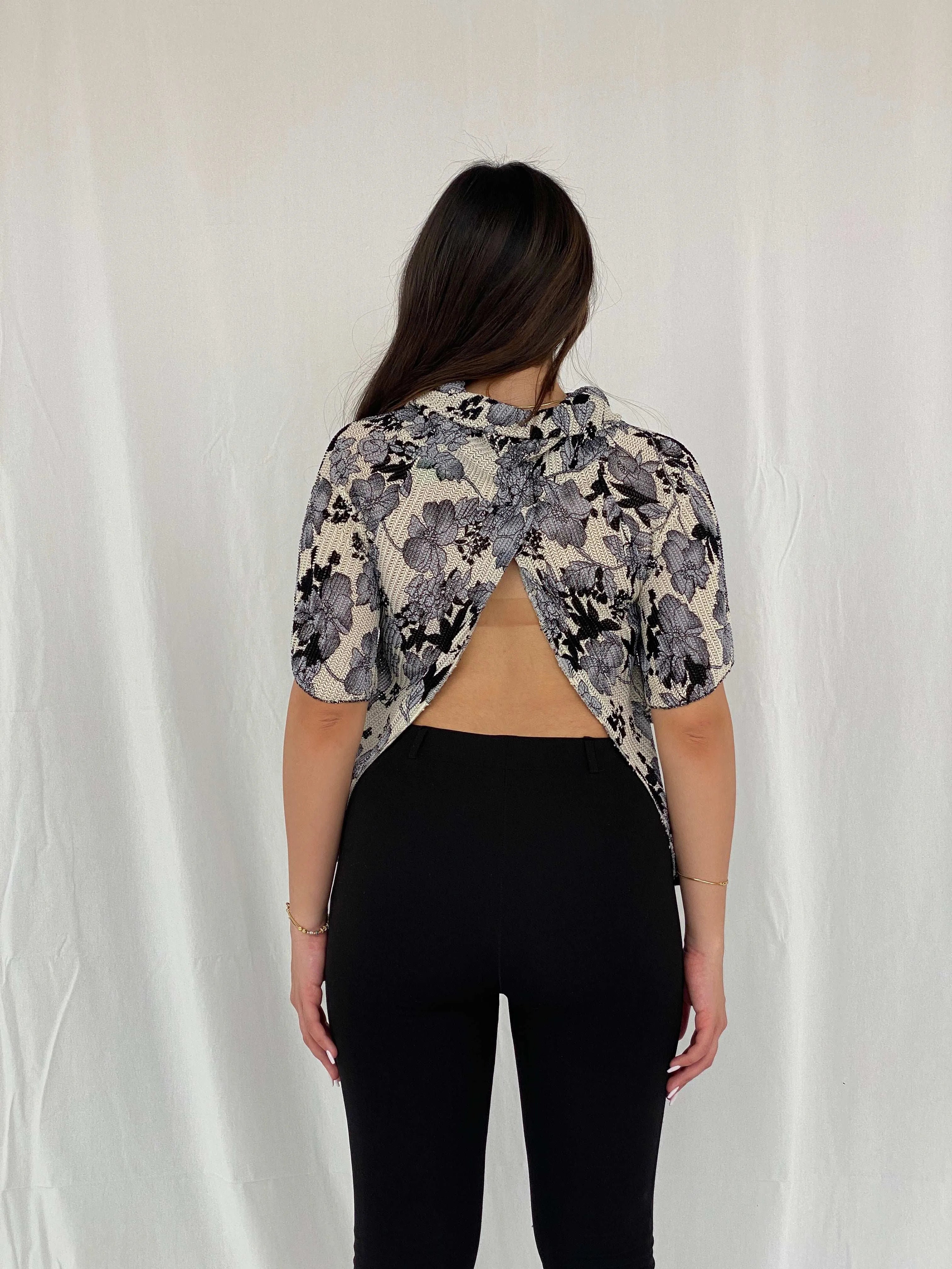 Beautiful Vintage Gray Floral Mesh Top with Open Back - Balagan Vintage Half Sleeve Top 00s, floral, floral mesh, floral top, Rama